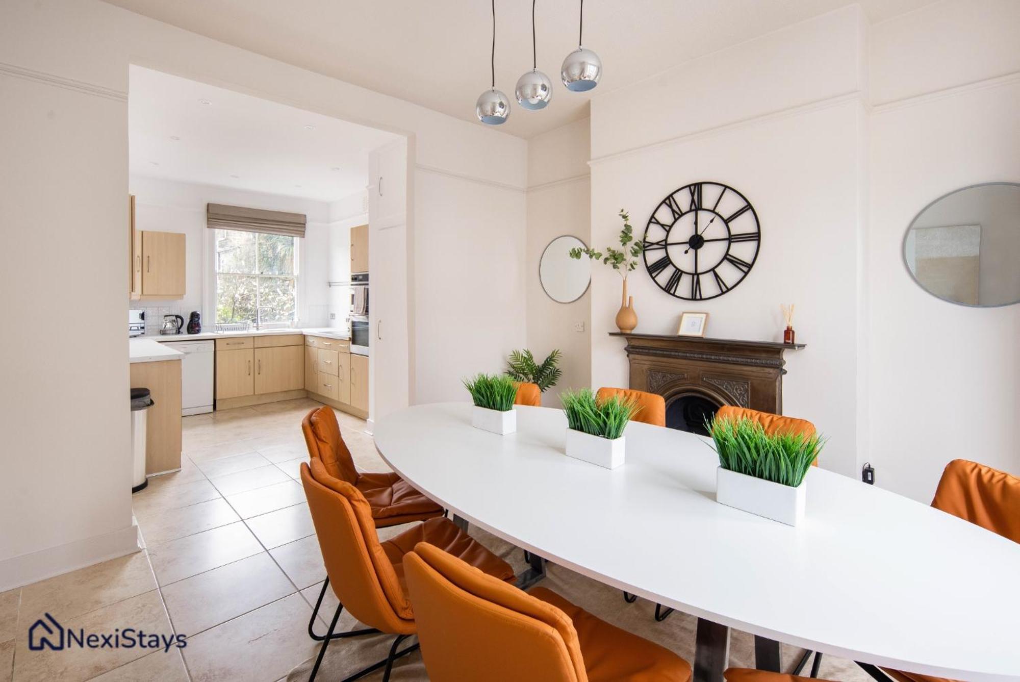 10 Mins Walk To The Oval, The Kennington Retreat Apartment