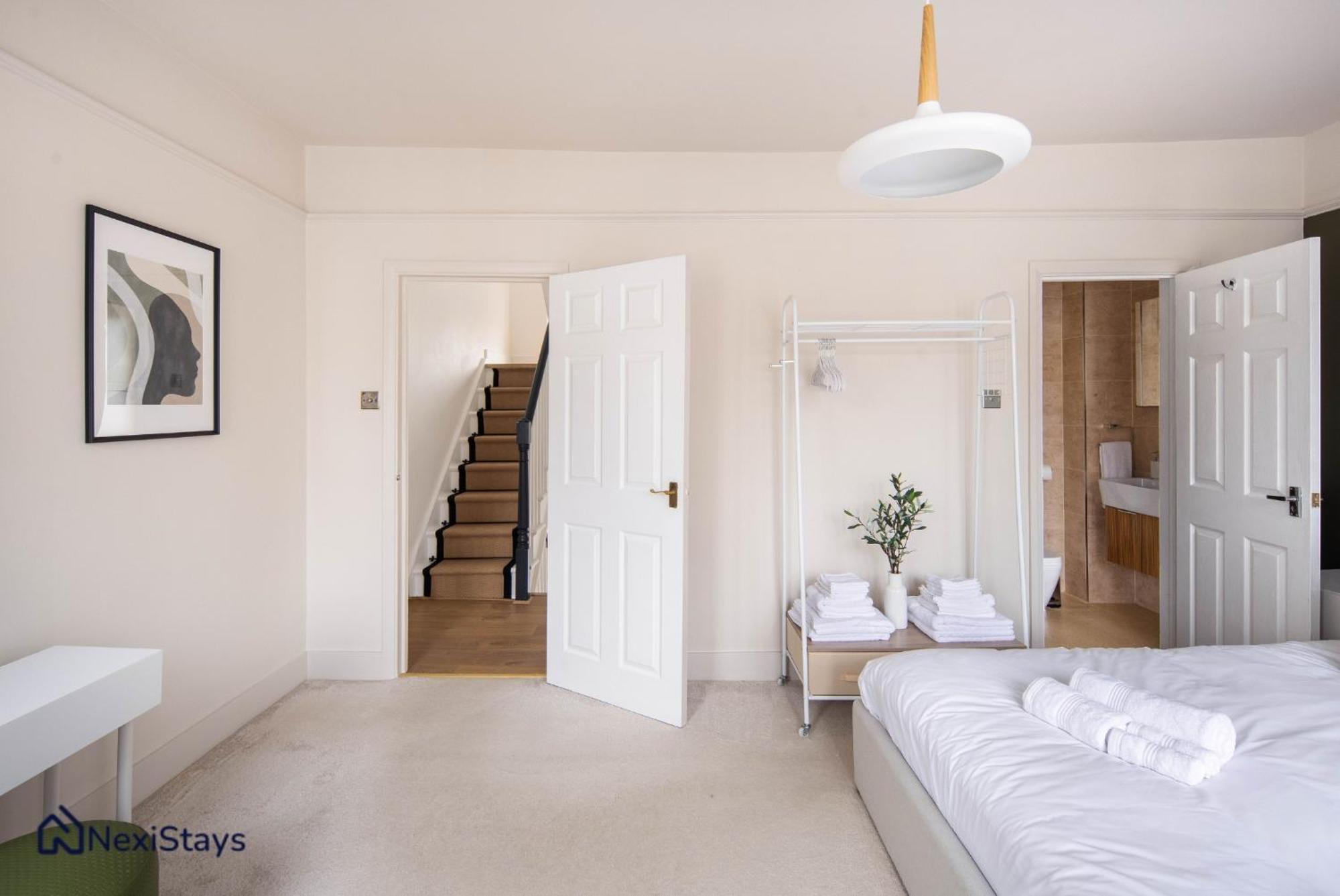 Apartment 10 Mins Walk To The Oval, The Kennington Retreat London