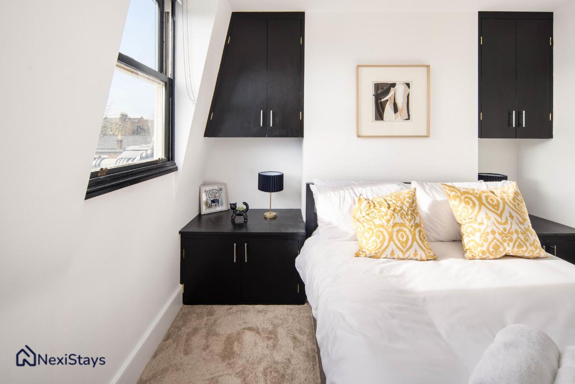 10 Mins Walk To The Oval, The Kennington Retreat London
