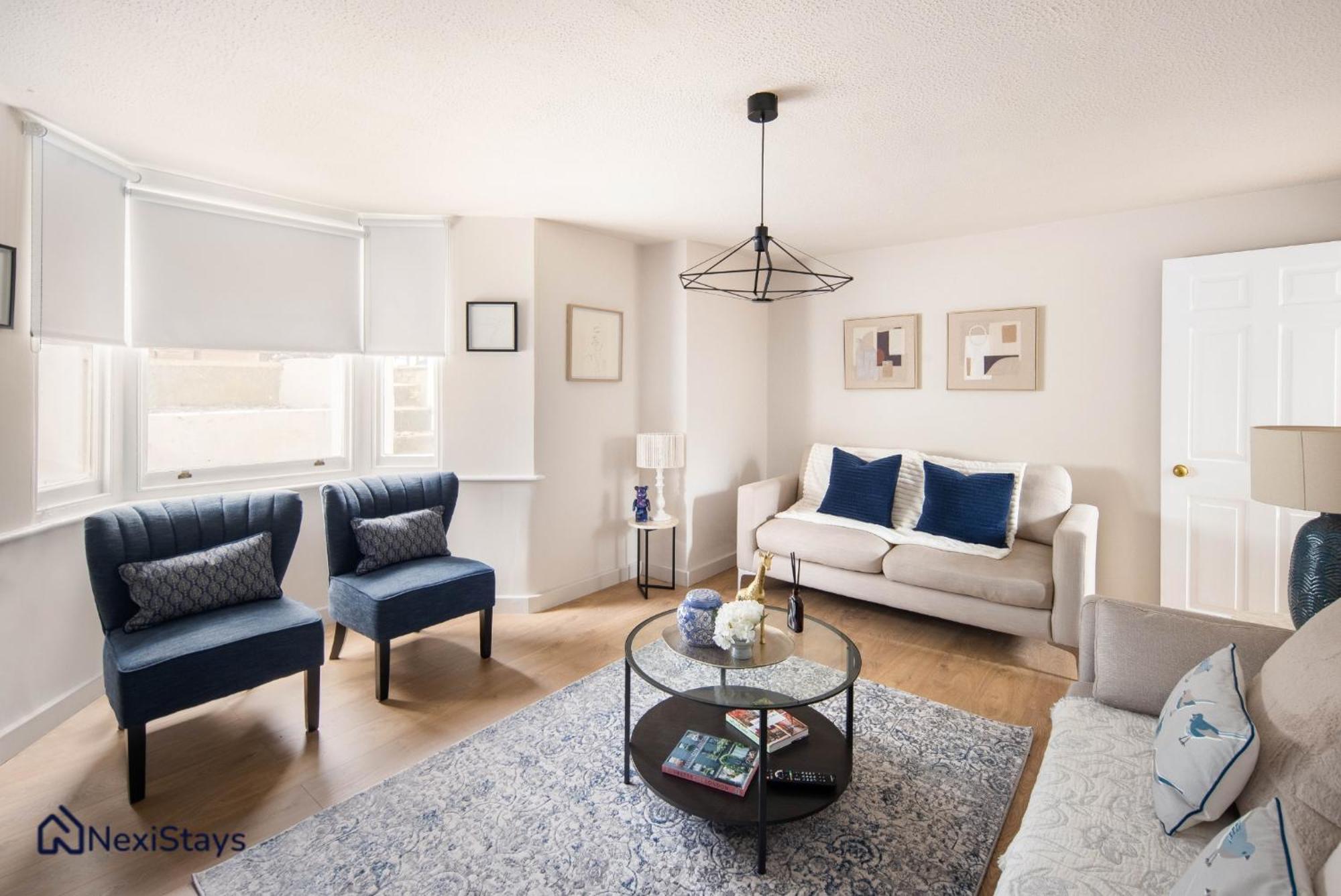 10 Mins Walk To The Oval, The Kennington Retreat Apartment