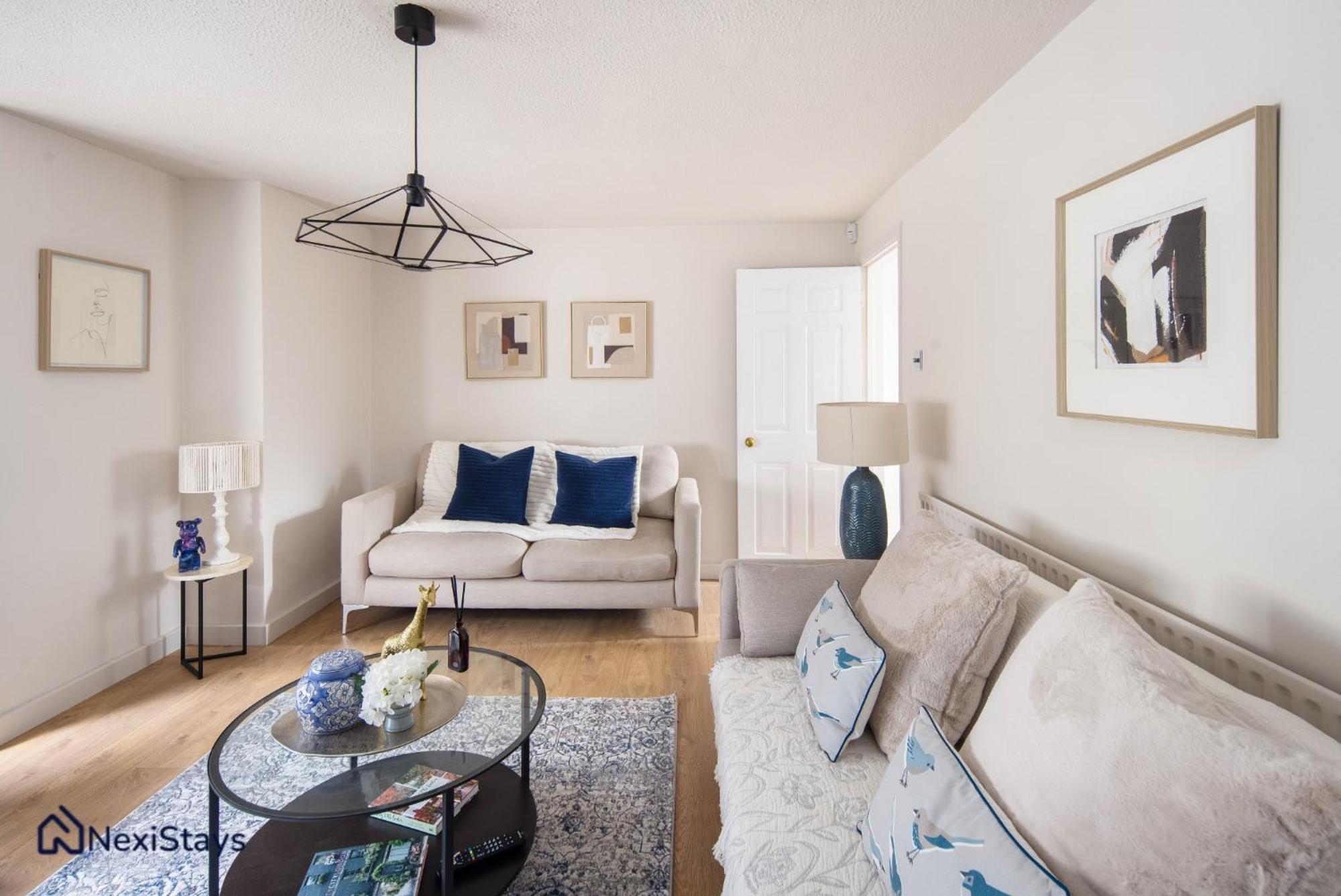 10 Mins Walk To The Oval, The Kennington Retreat Apartment *