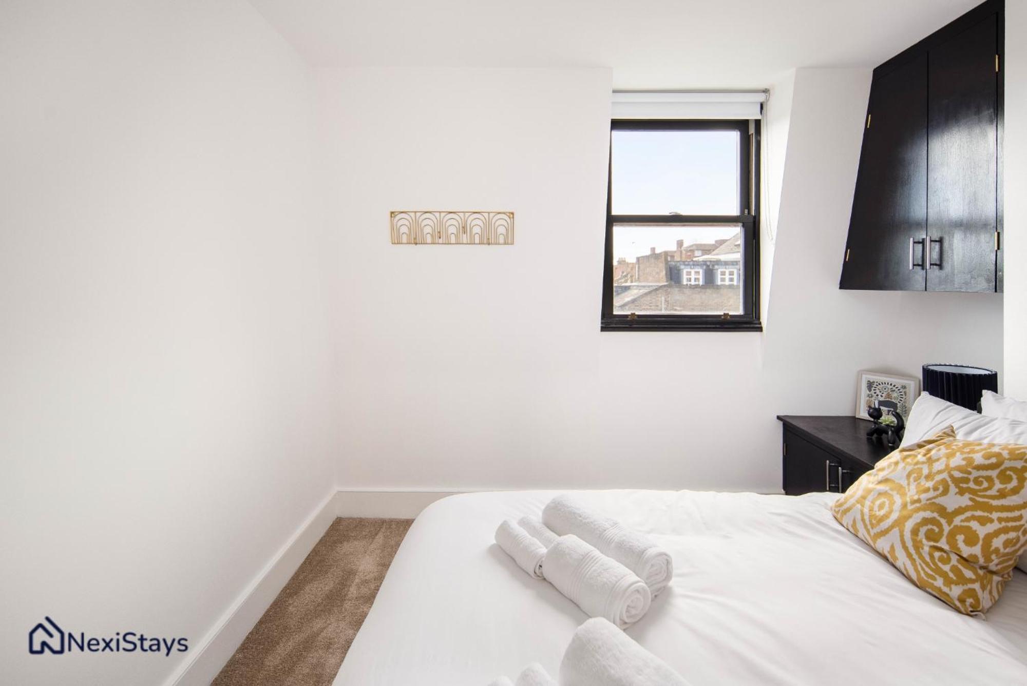 10 Mins Walk To The Oval, The Kennington Retreat London