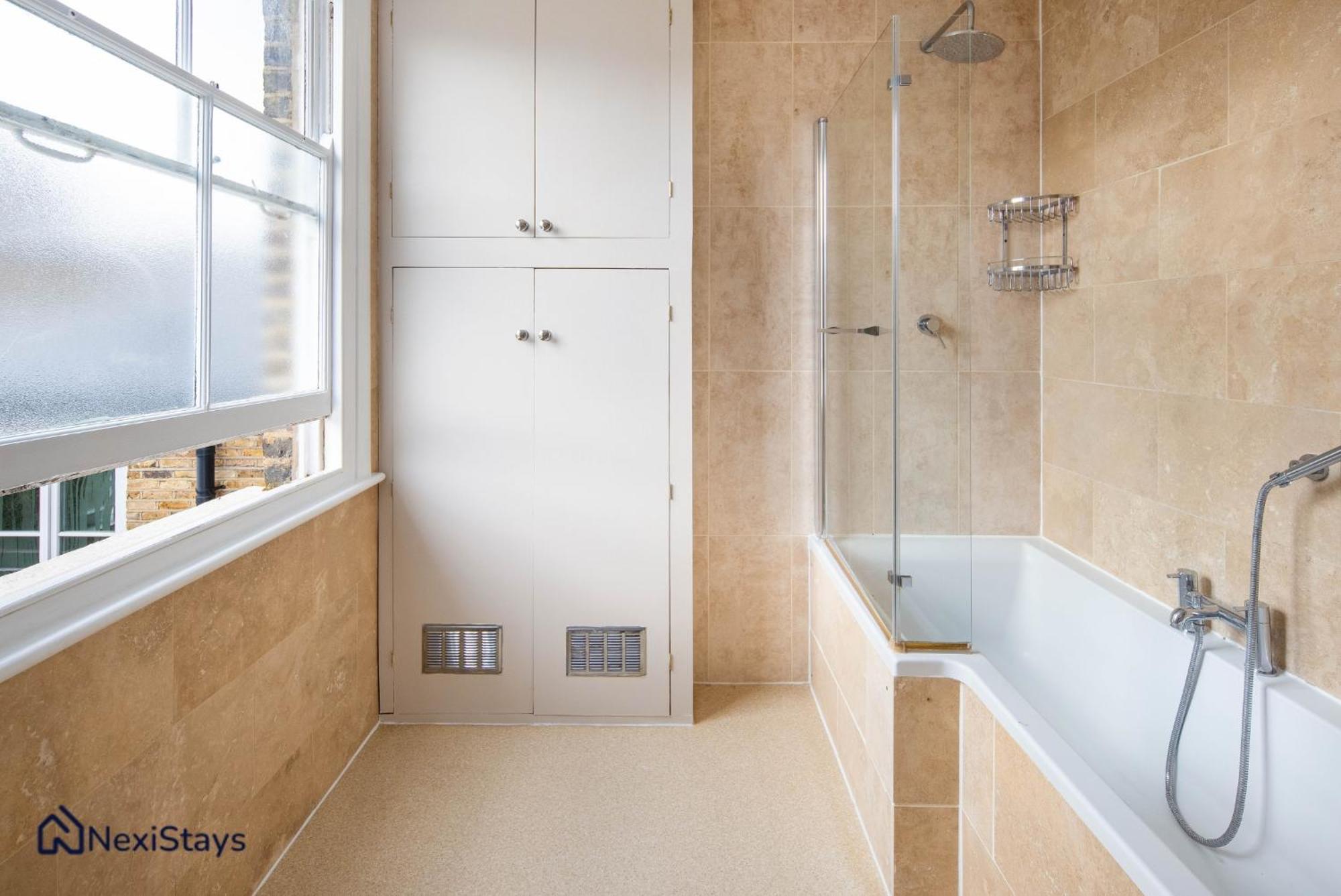10 Mins Walk To The Oval, The Kennington Retreat Apartment