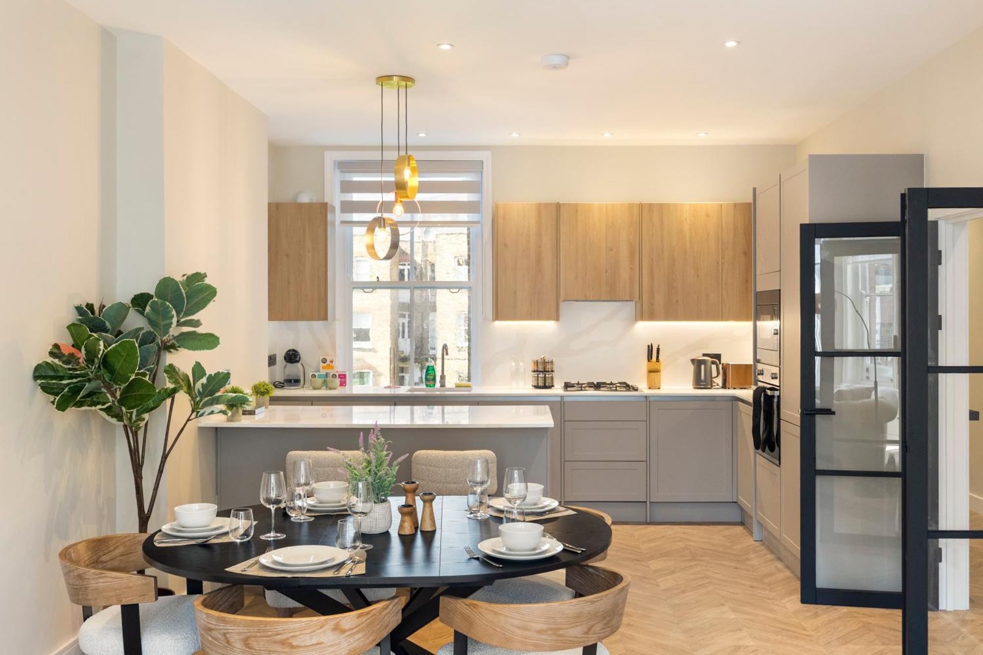 Luxury 3 Bedroom Flat 5 Min Walk To Maida Vale Tube Station Londen