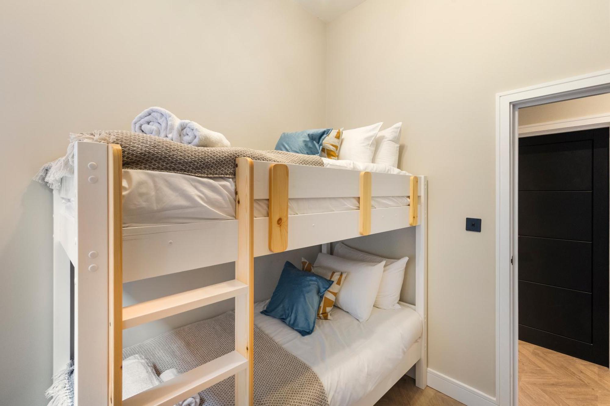 Luxury 3 Bedroom Flat 5 Min Walk To Maida Vale Tube Station Londen