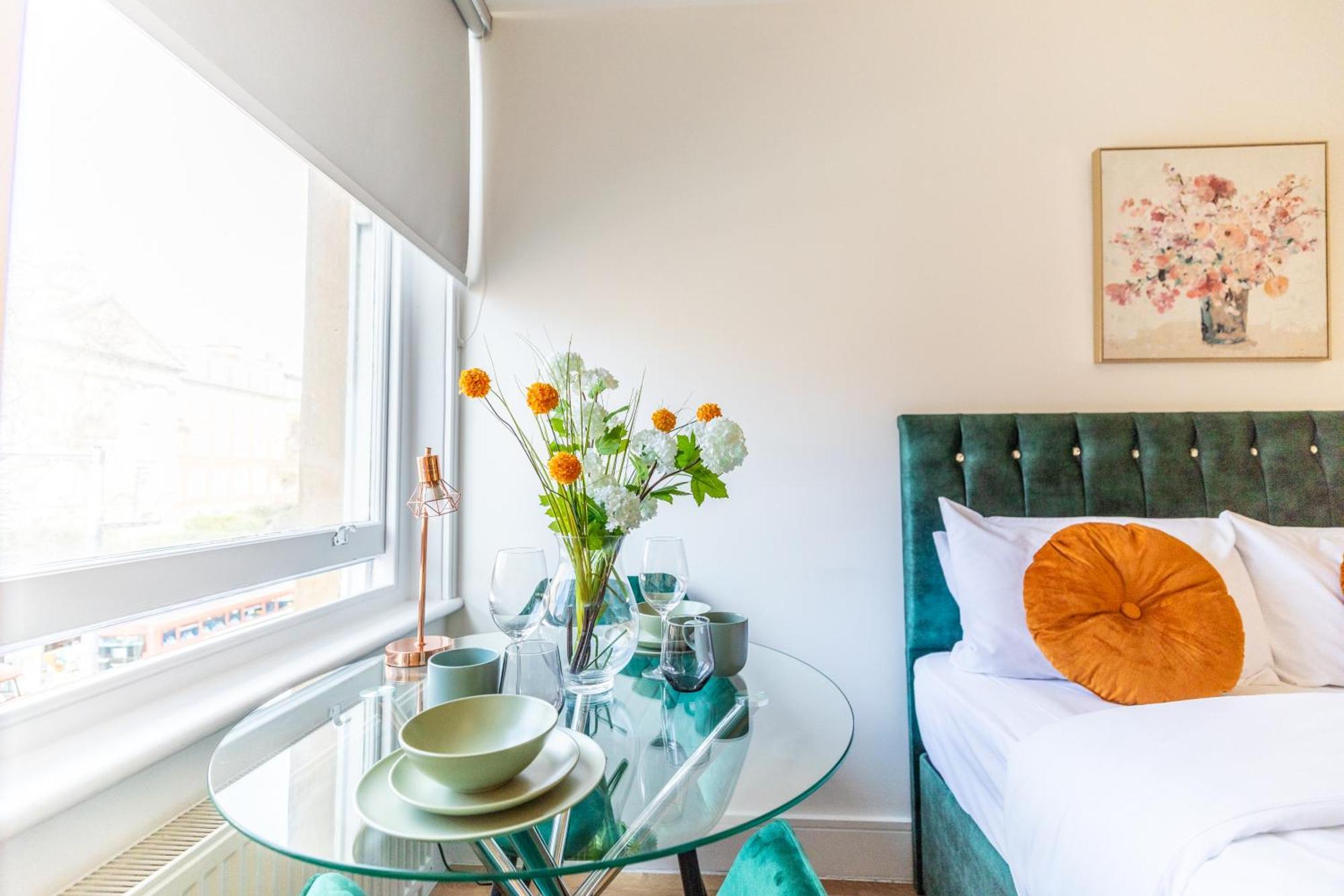 Clarges- Hsk Apartment