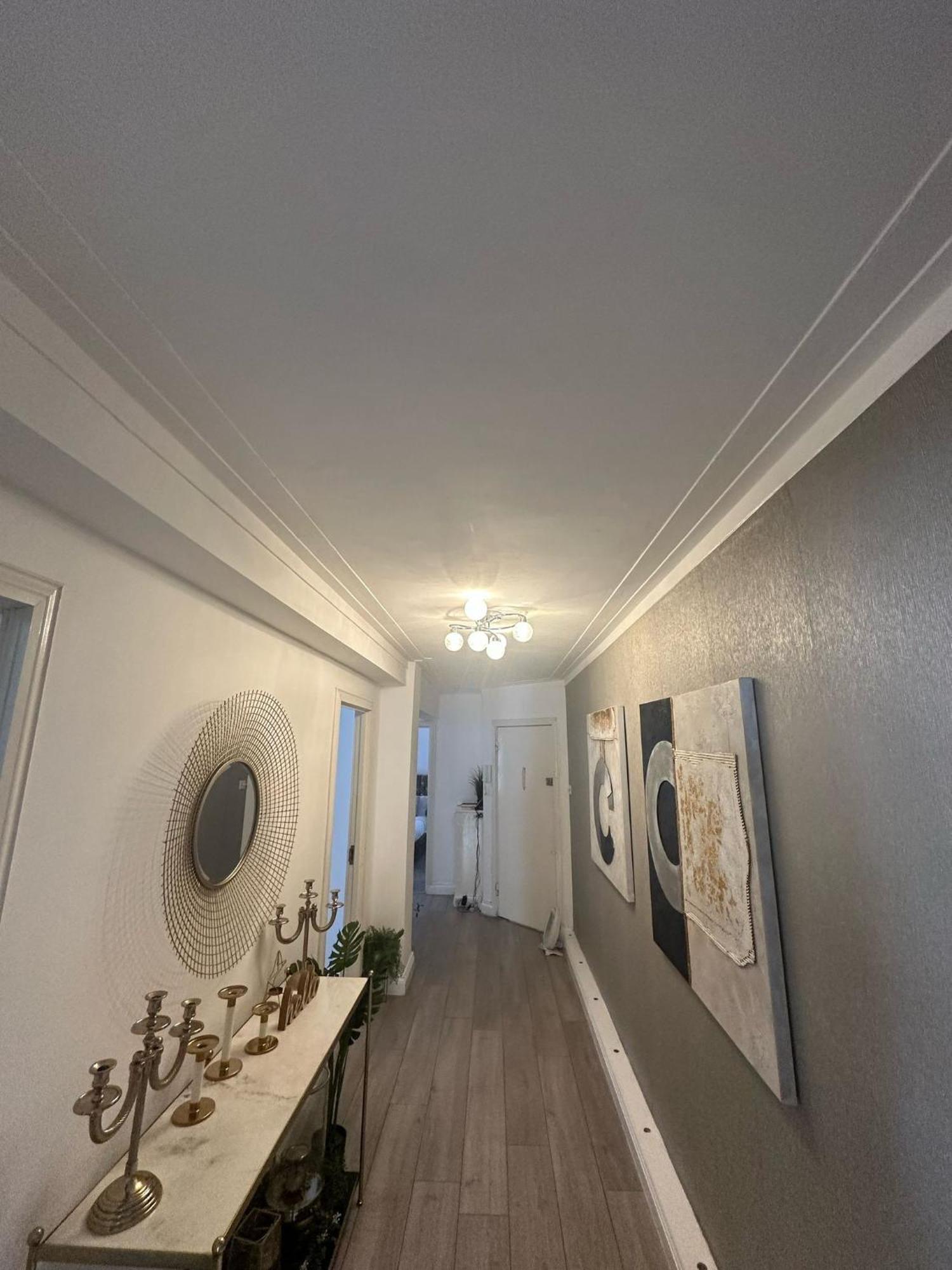 Spacious 3 Bedroom Flat In The Heart Of Apartment *