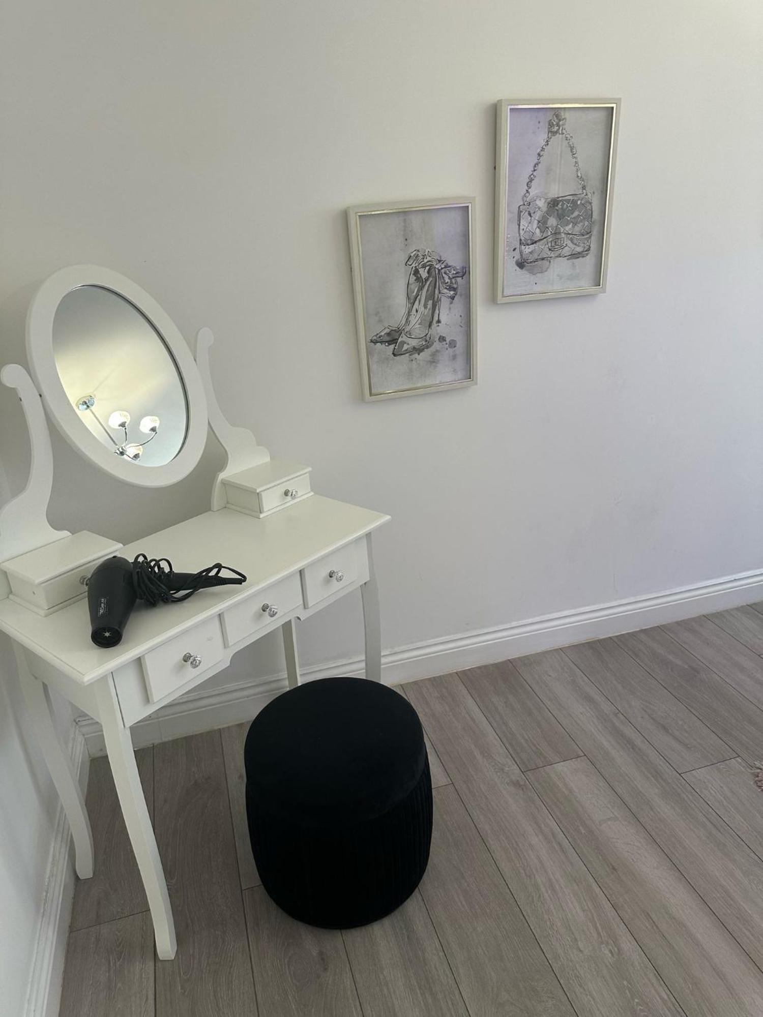 Apartment Spacious 3 Bedroom Flat In The Heart Of