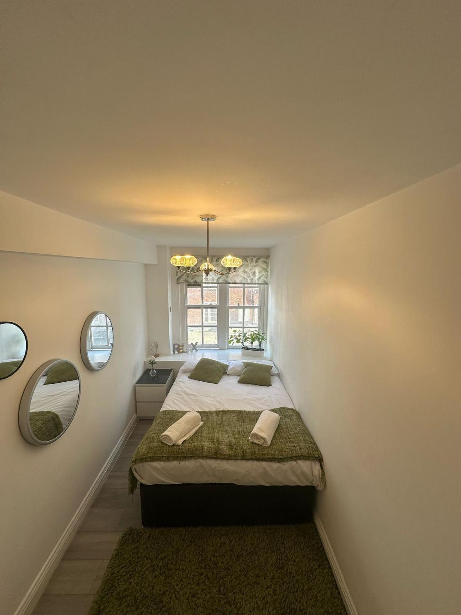 Apartment Spacious 3 Bedroom Flat In The Heart Of *