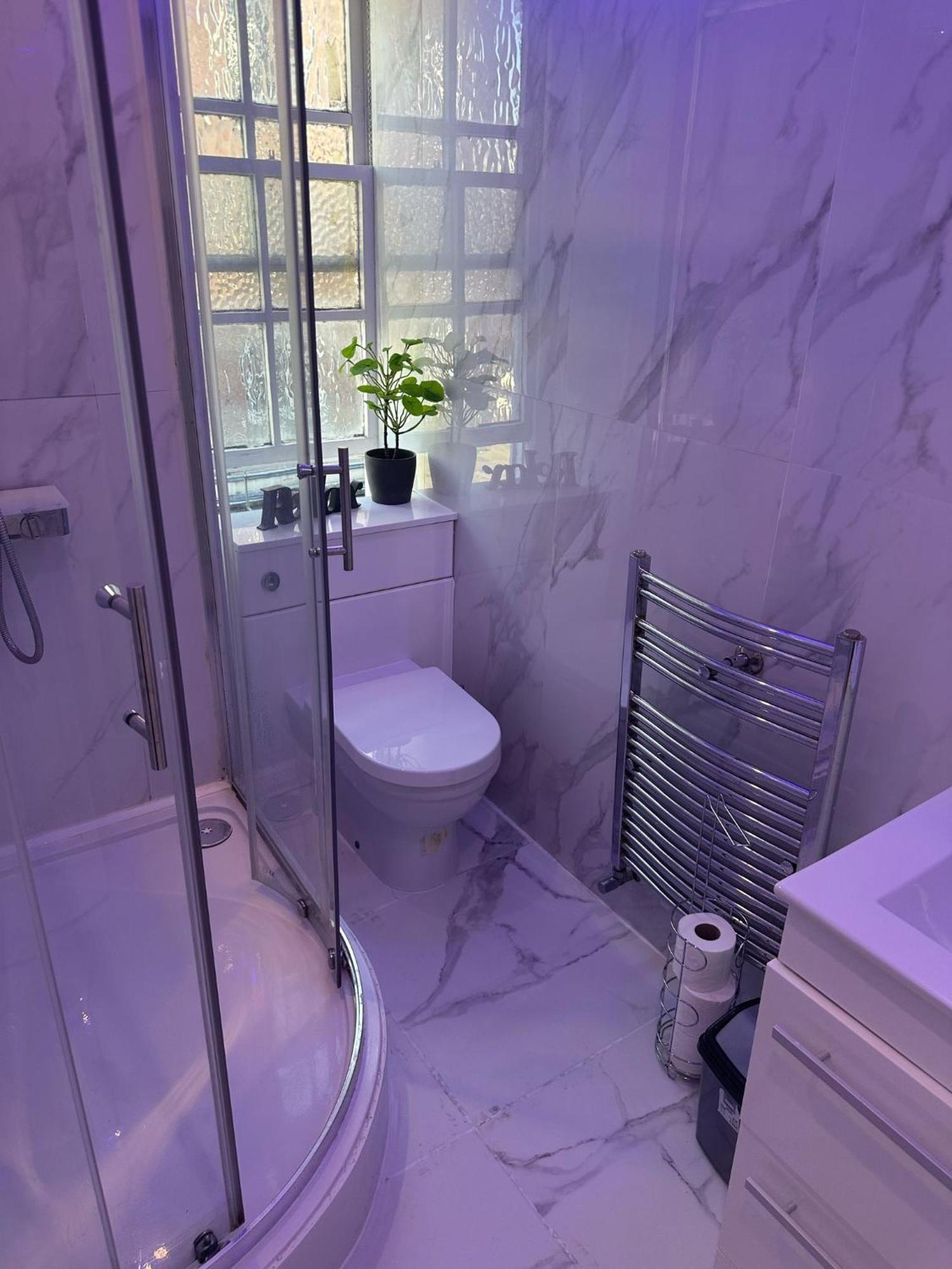 Spacious 3 Bedroom Flat In The Heart Of