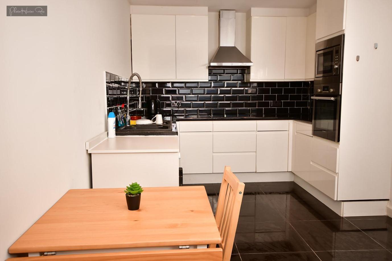 Morden Stratford 2 With Shared Bathroom Gasthof