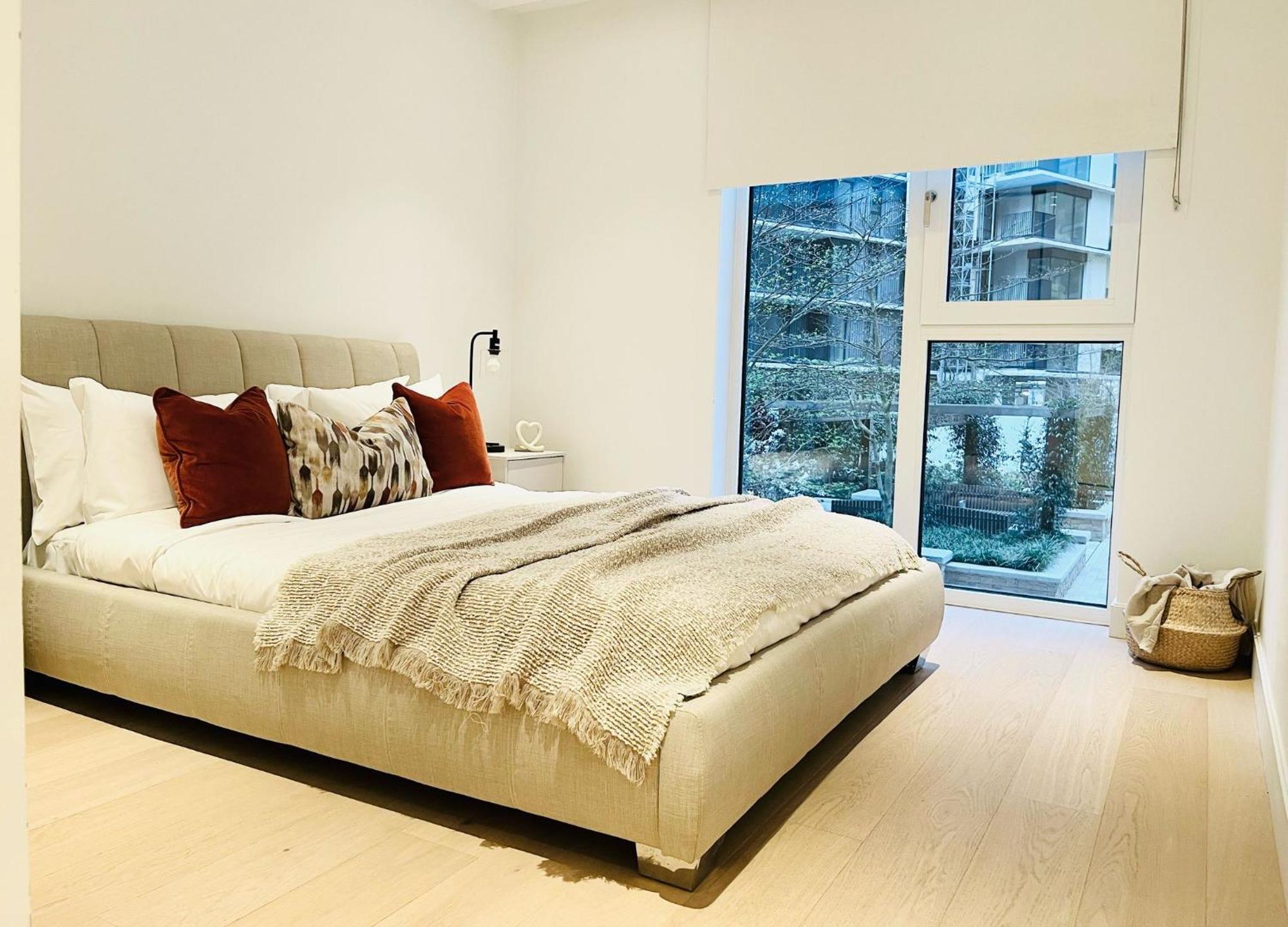 Luxury In White Living - Ideal For Family & Business Apartment London