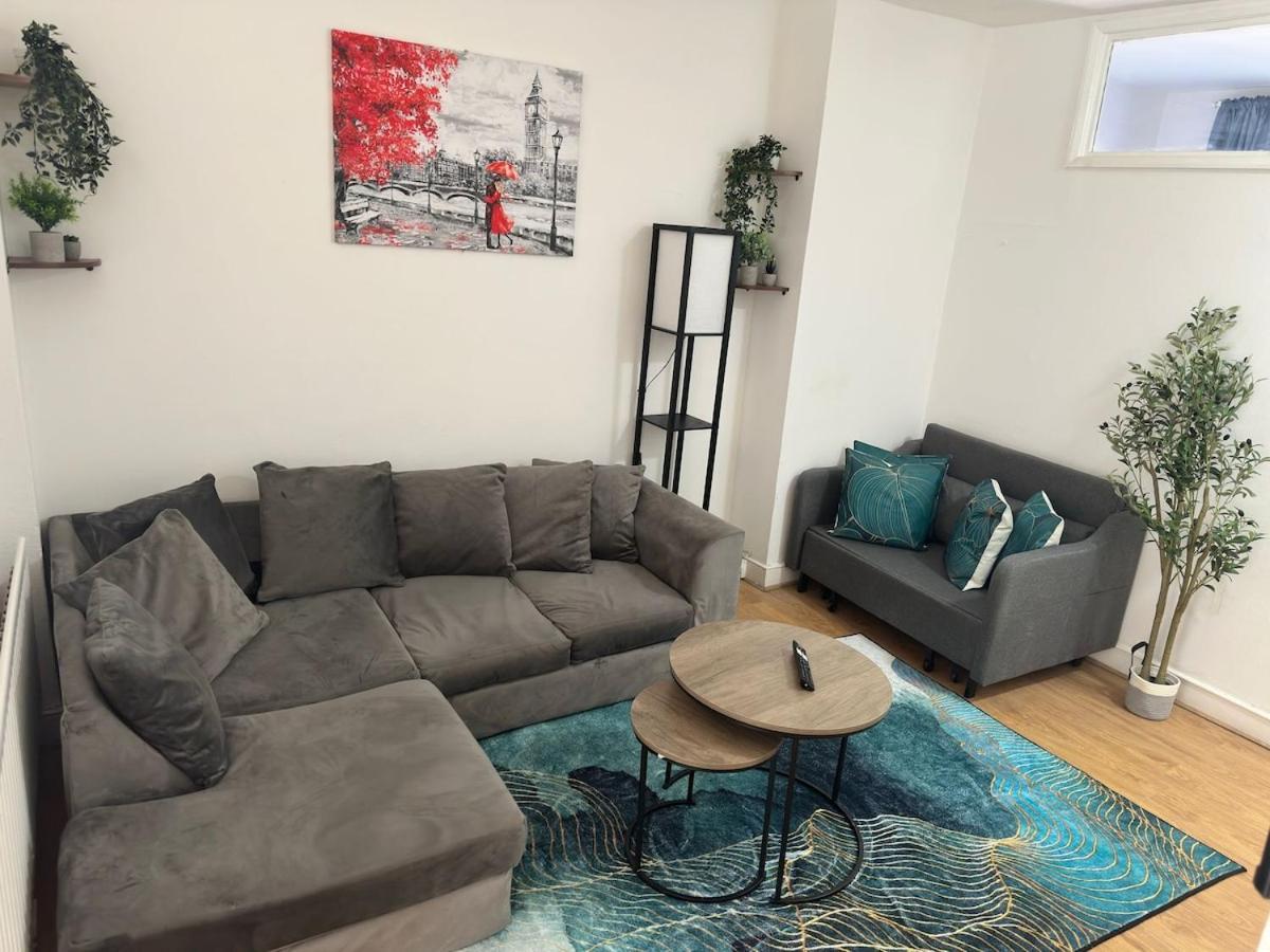 Apartment Spacious 2b Zone 2 Sleeps 4 F5