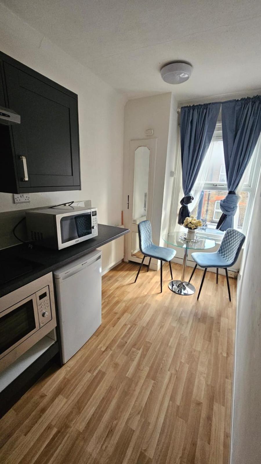 Spacious 2b Zone 2 Sleeps 4 F5 Apartment London