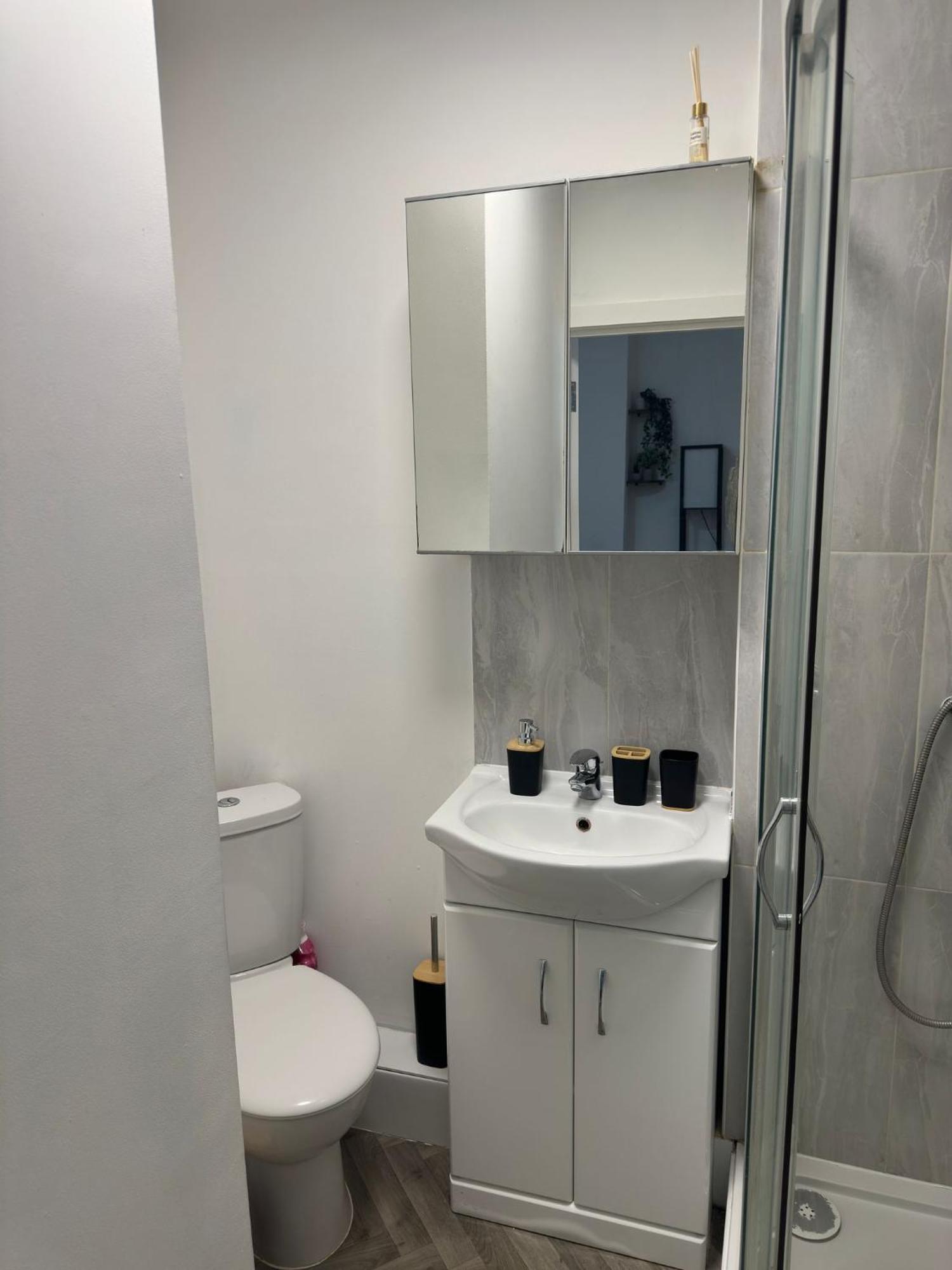 Apartment Spacious 2b Zone 2 Sleeps 4 F5