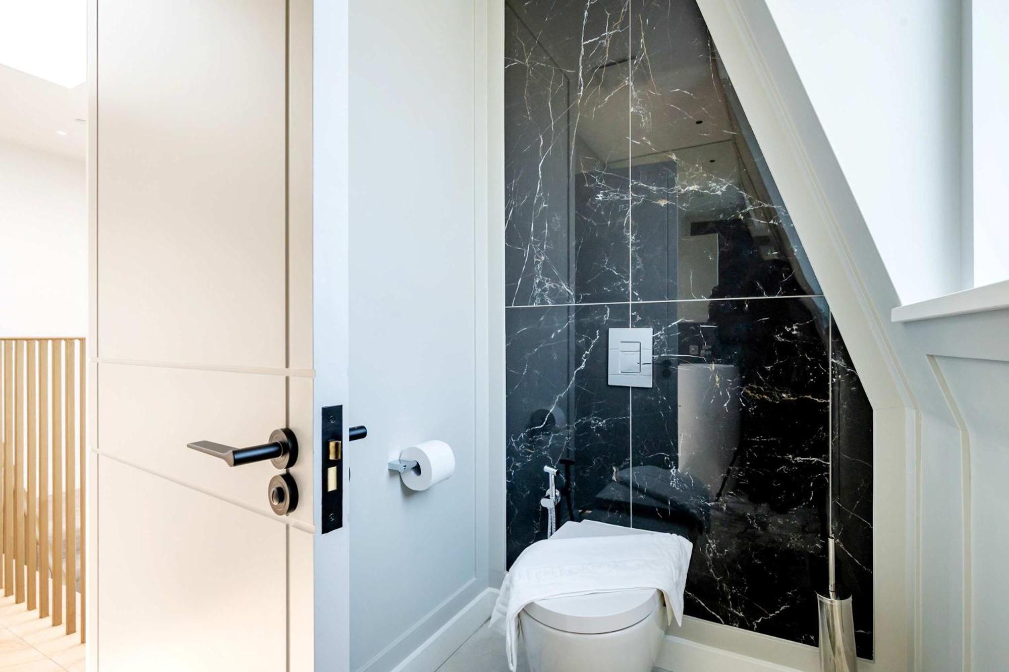 Fitzrovias 3 Bedroom 4 Bathroom Penthouse With Terrace Aircooling And Lift * Londen