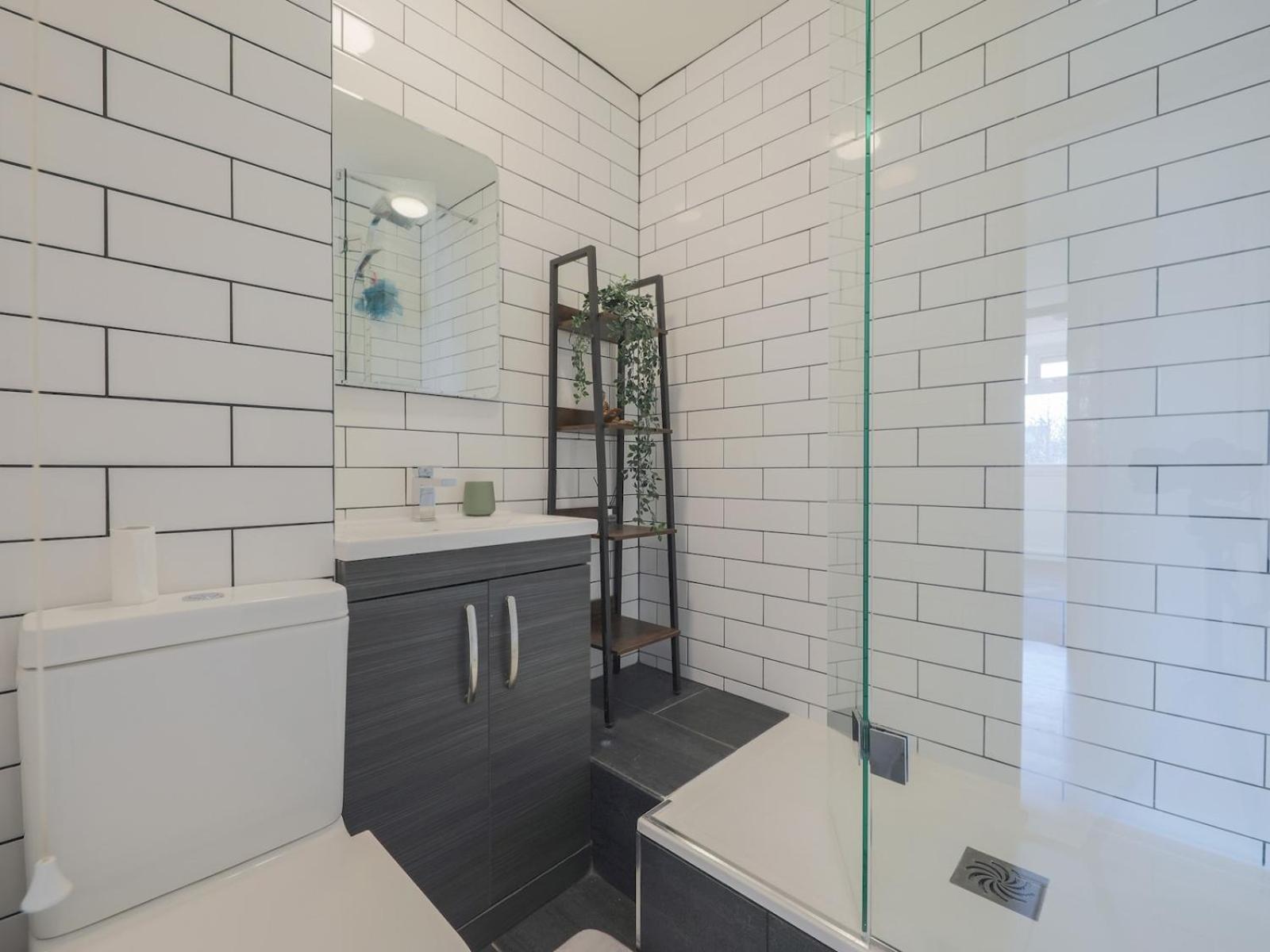 Pass The Keys Stylish Modern Flat London