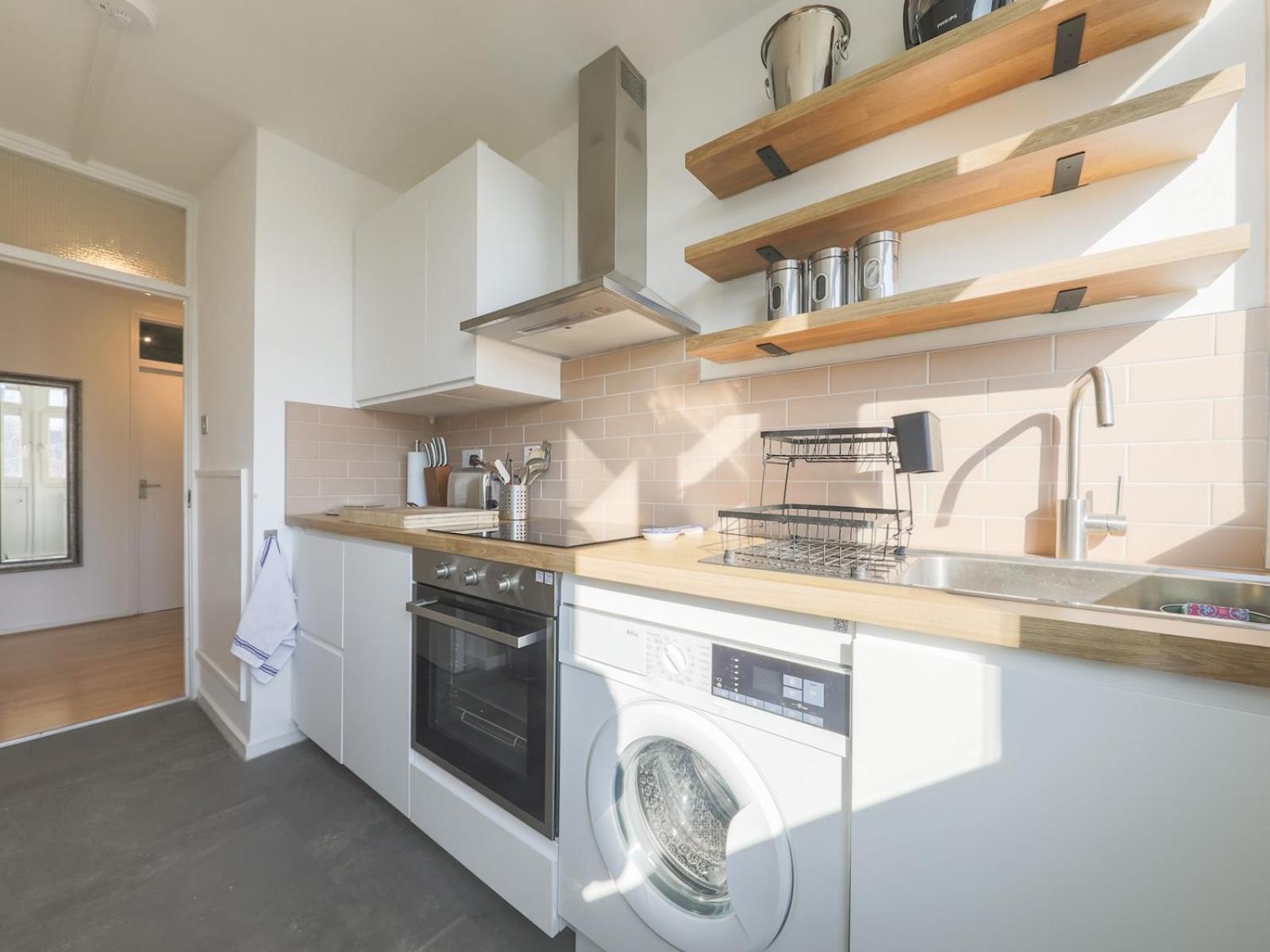 Pass The Keys Stylish Modern Flat Apartment *