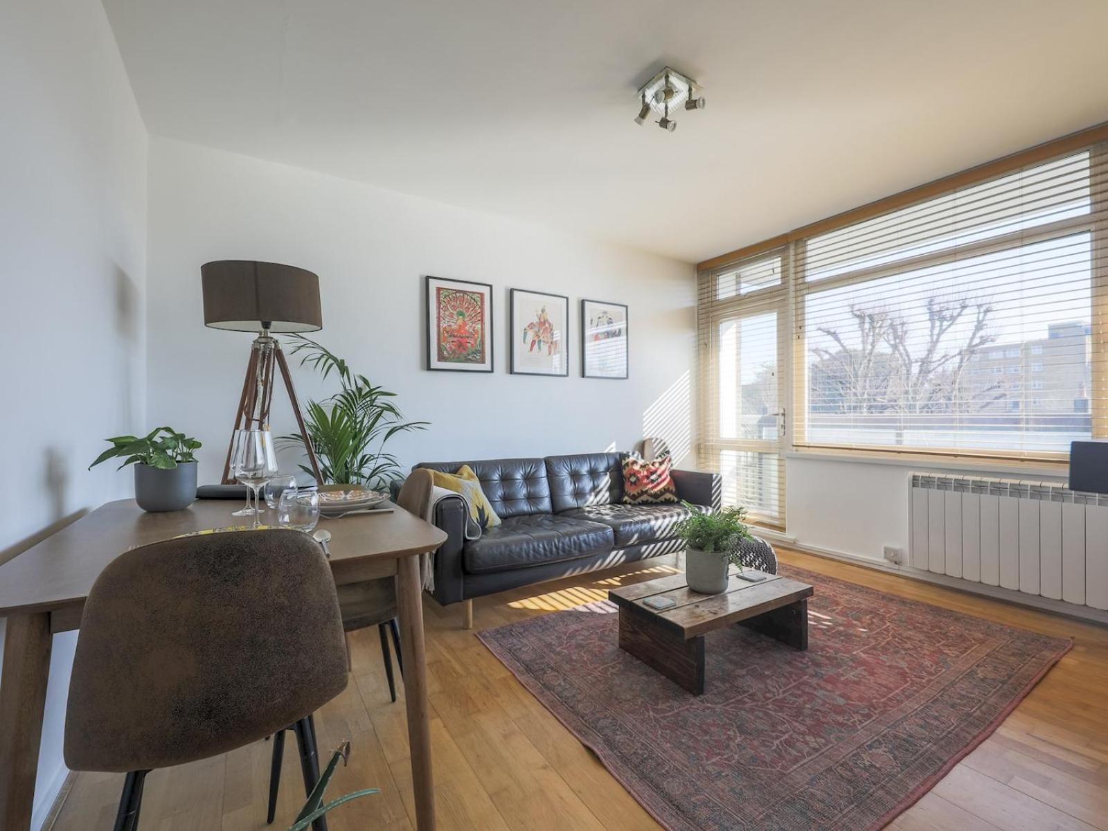 Pass The Keys Stylish Modern Flat Apartment *