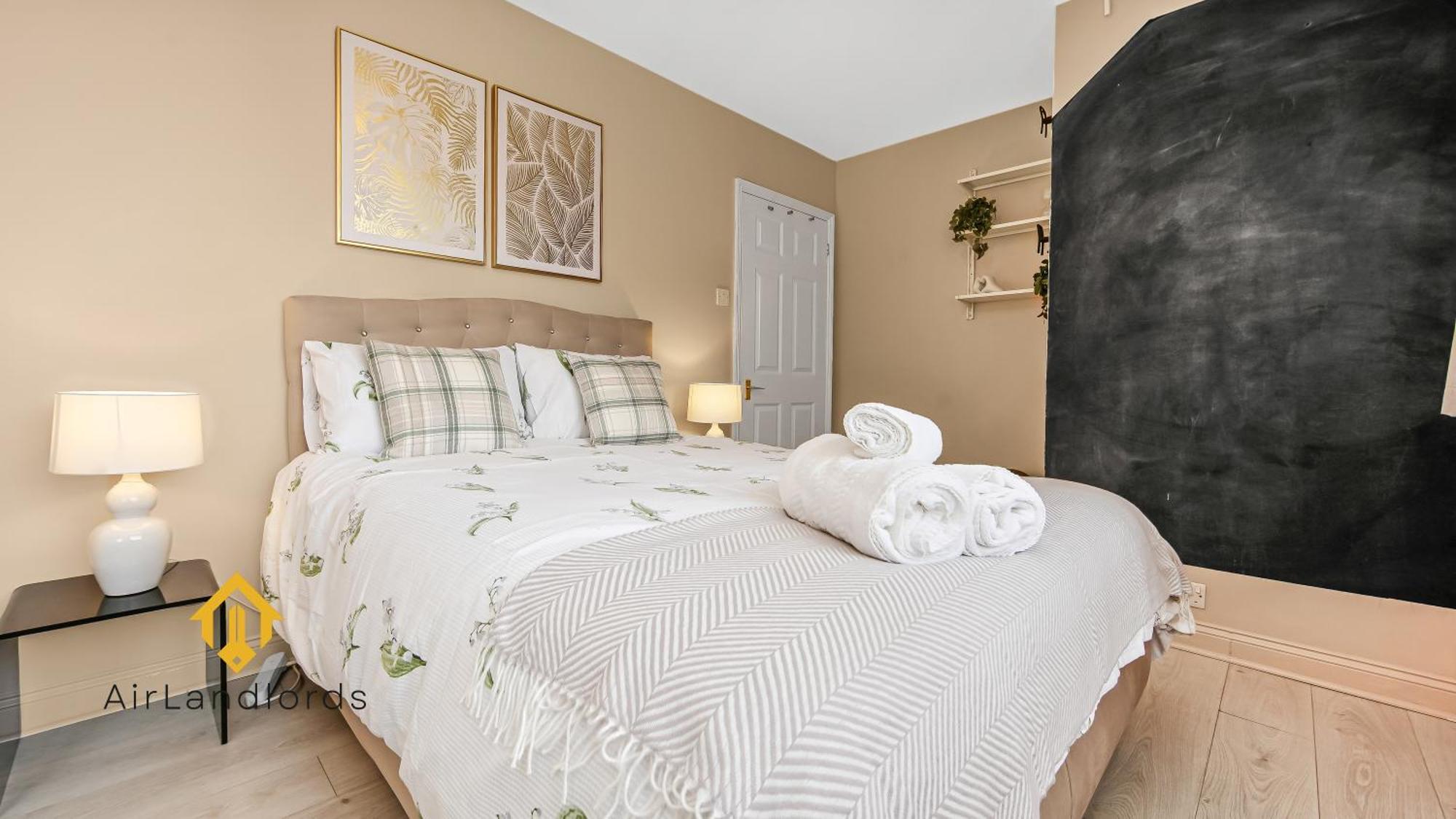 Holiday home Exclusive 3 Bedroom House Near Manor House! London