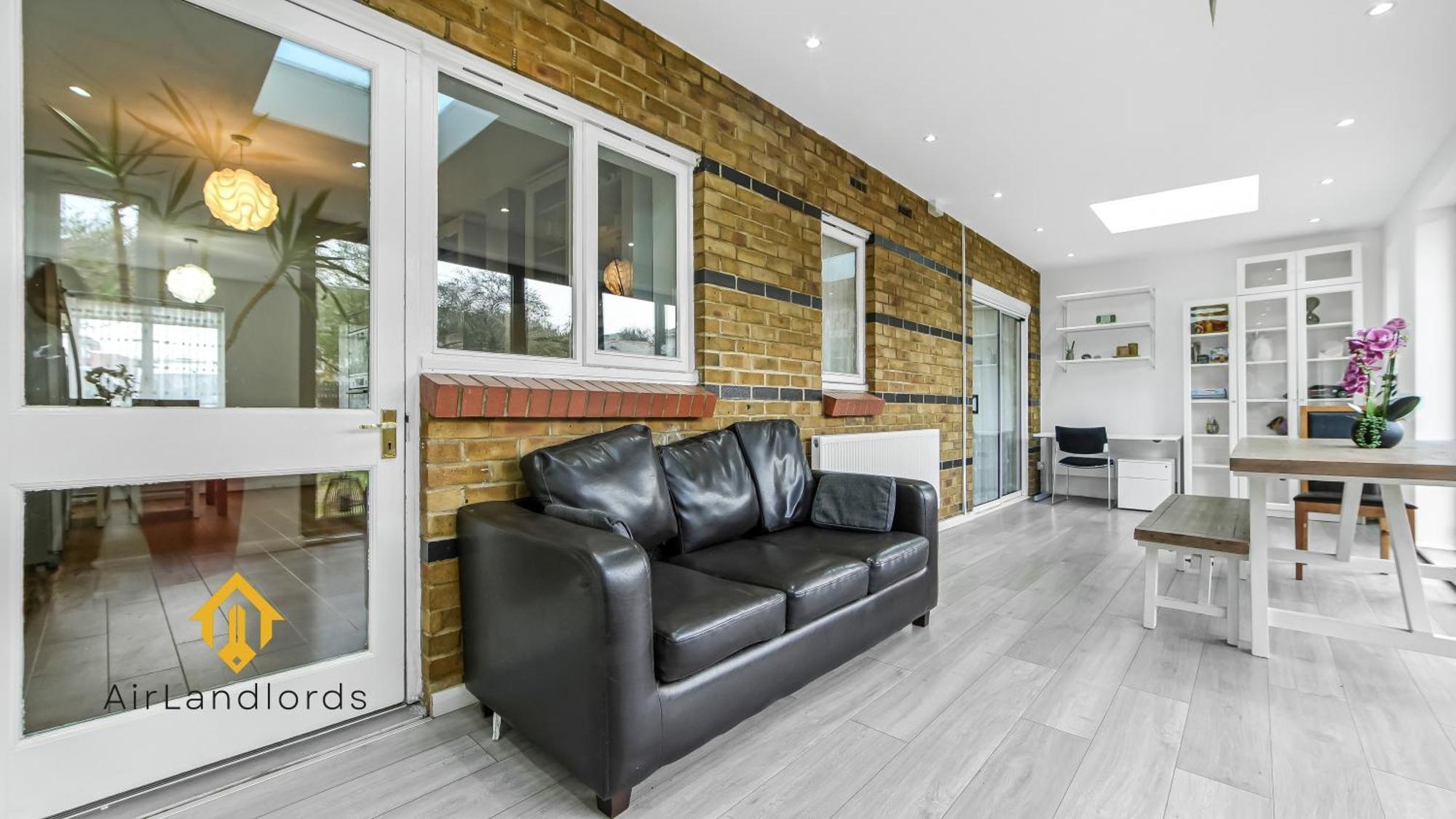 Holiday home Exclusive 3 Bedroom House Near Manor House!