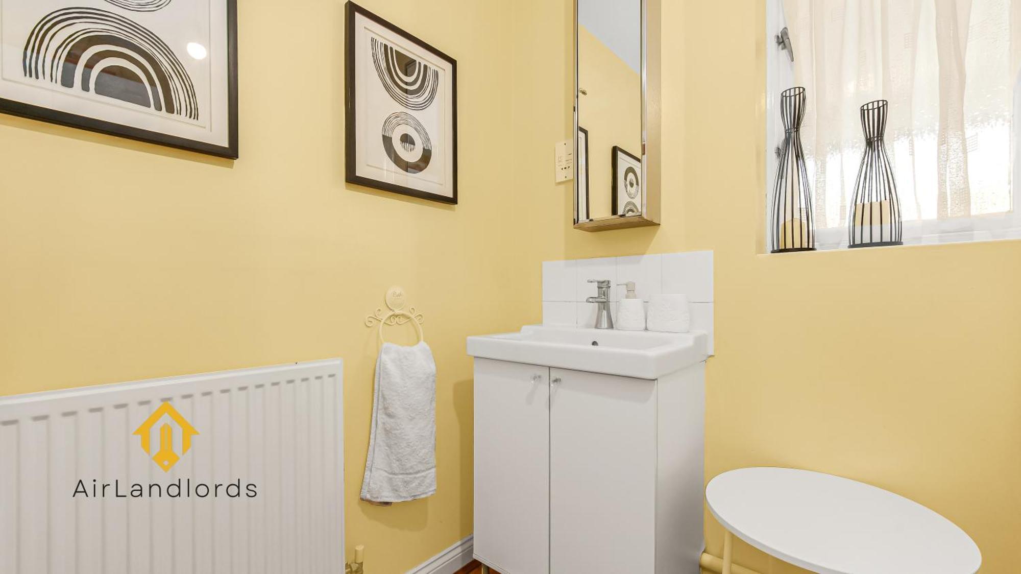 Exclusive 3 Bedroom House Near Manor House! * London