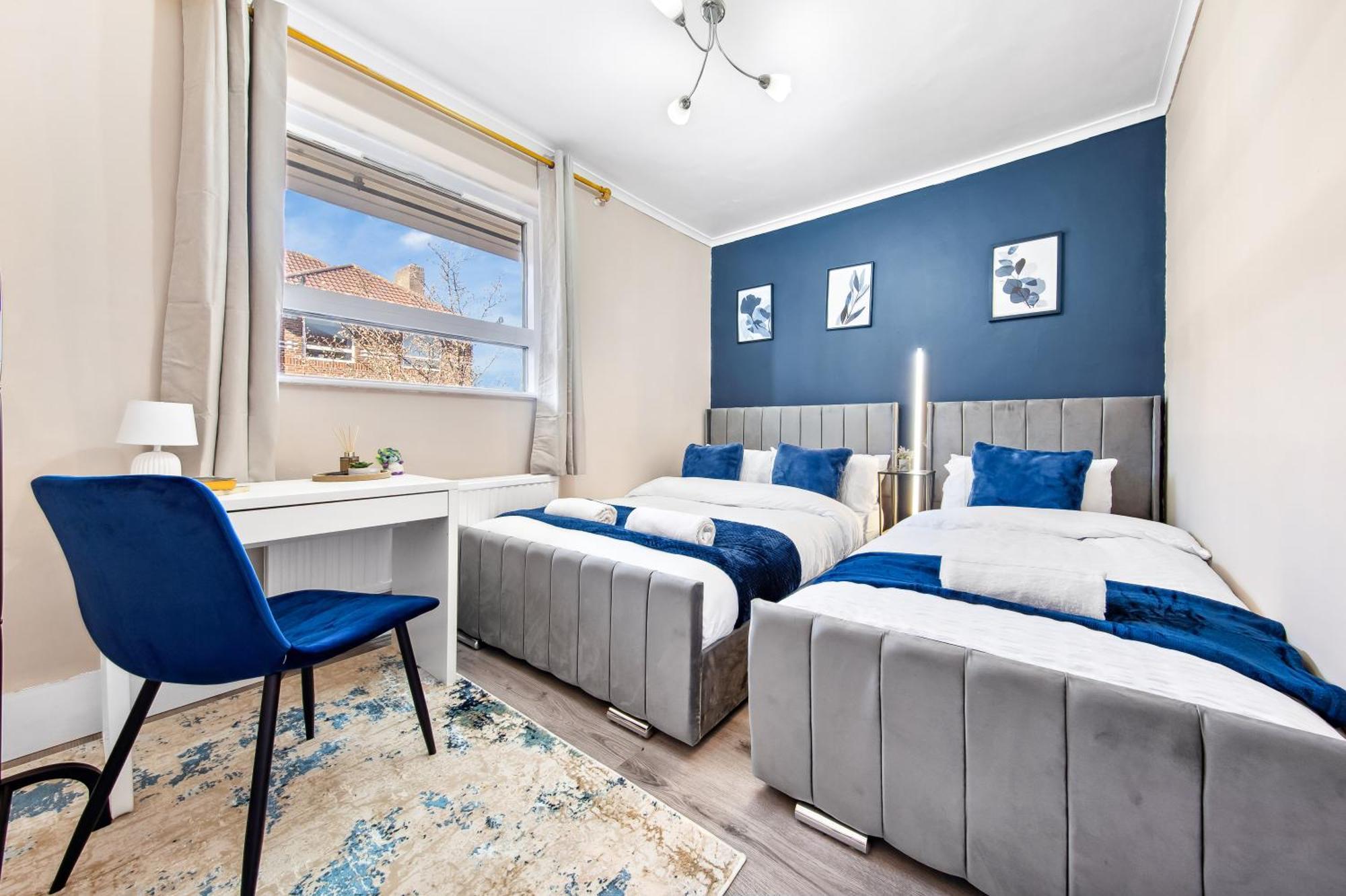 Modern 2 Bed Sleeps 7 *