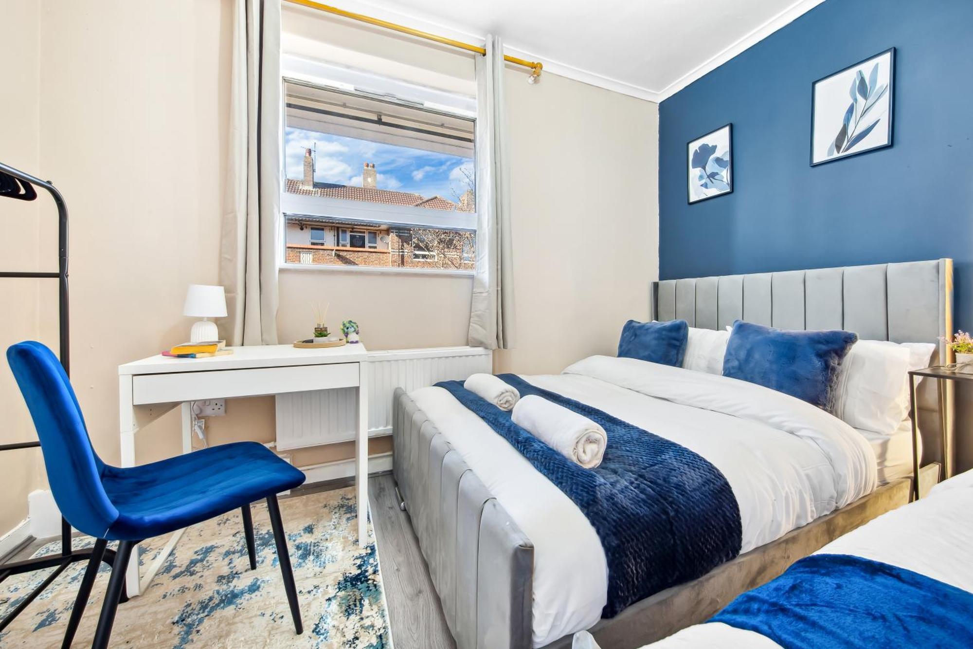 Apartment Modern 2 Bed Sleeps 7 London