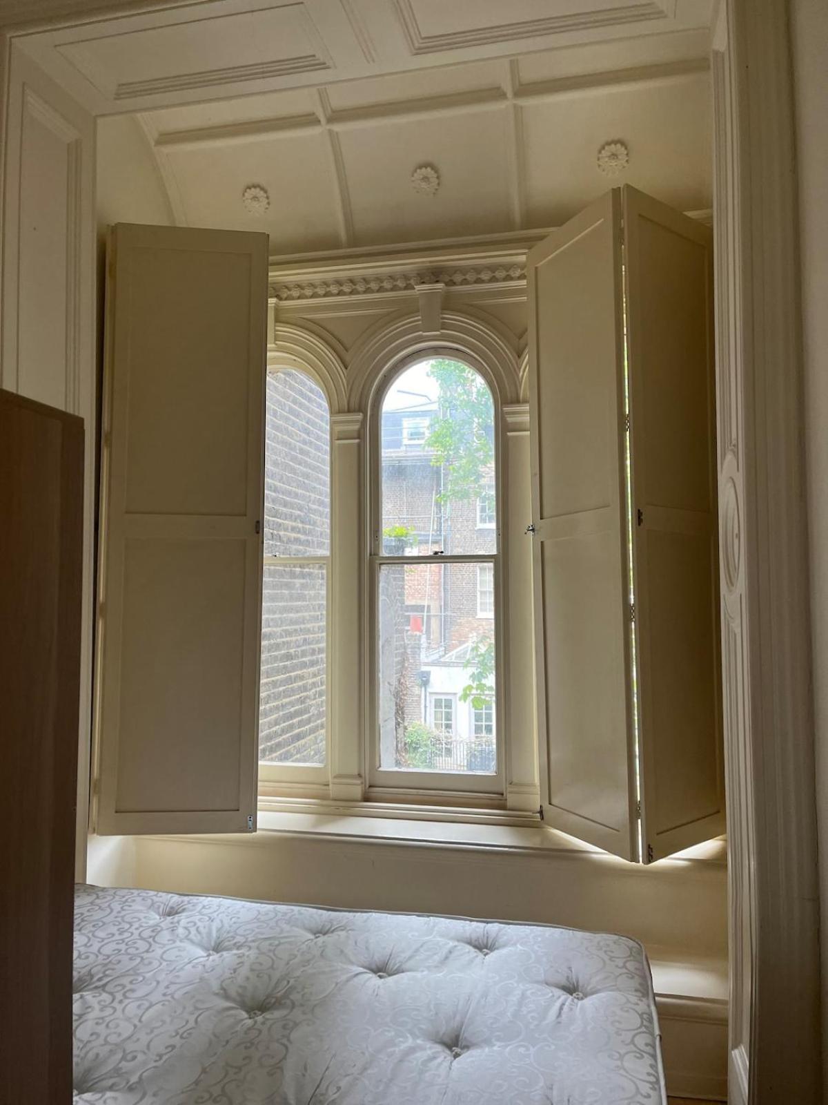 Apartment Newly Refurbished- Awesome Very Central Flat In Famous Notting Hill With A Balcony *