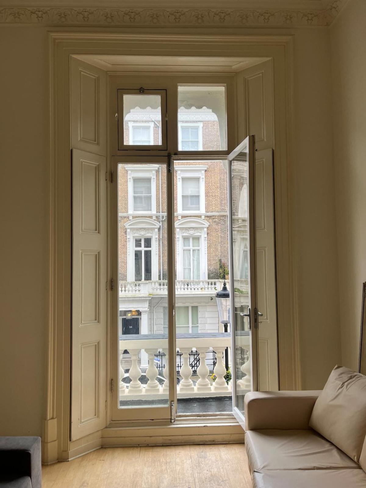 Apartment Newly Refurbished- Awesome Very Central Flat In Famous Notting Hill With A Balcony *