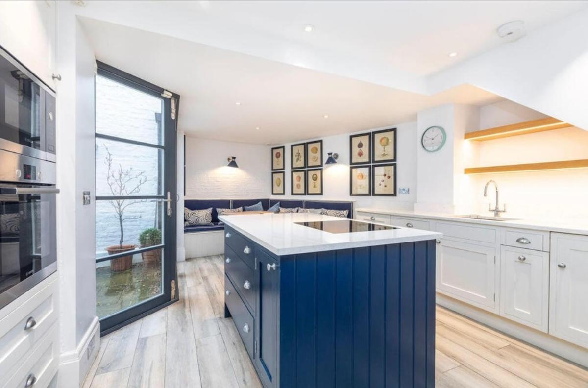 Stylish 3-bedroom Terrace House Near Earls Court London