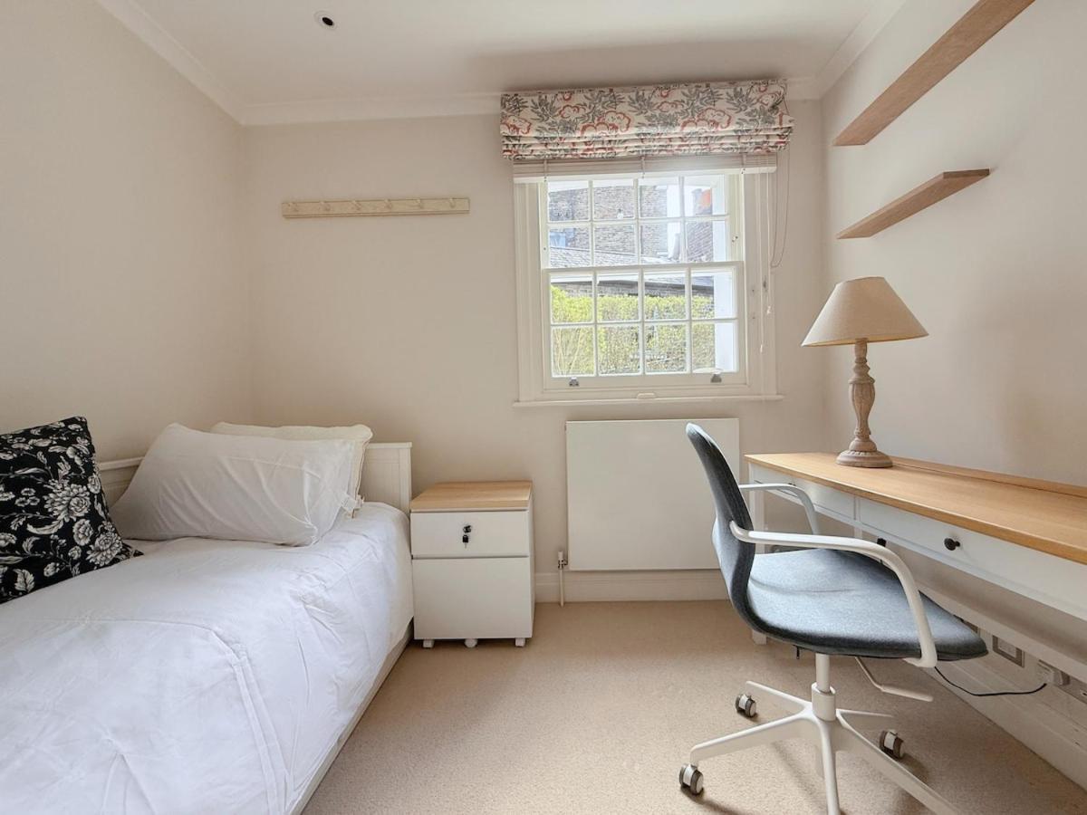 Stylish 3-bedroom Terrace House Near Earls Court * London