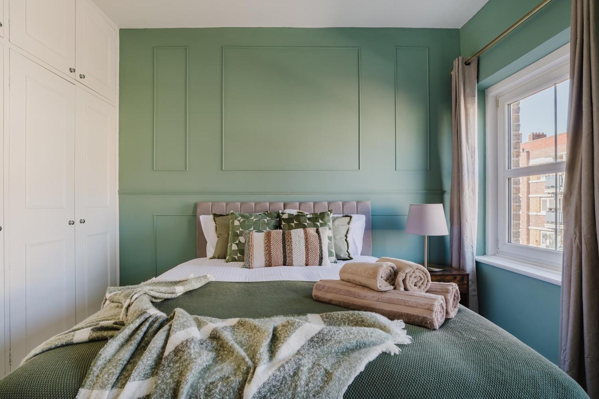 Apartment Newly Renovated Stylish Urban Modern 2bed 1bath E14 Flat