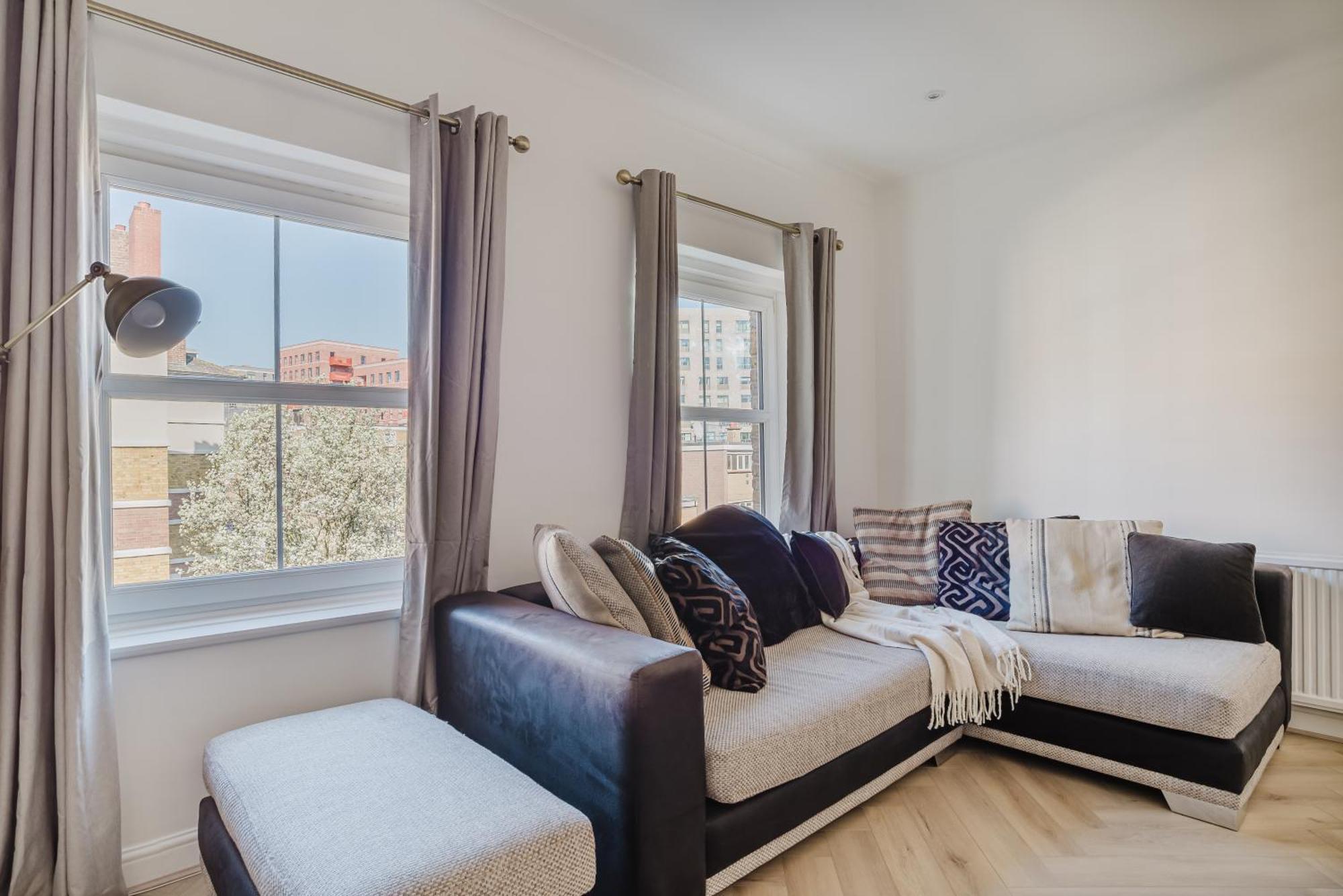 Apartment Newly Renovated Stylish Urban Modern 2bed 1bath E14 Flat