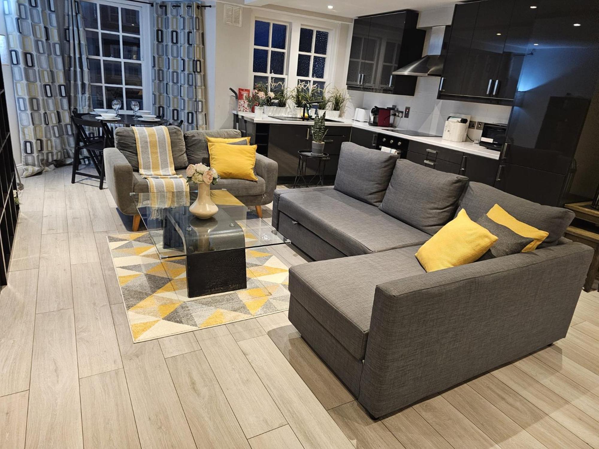 Stunning 3 Bedroom In Appartement *