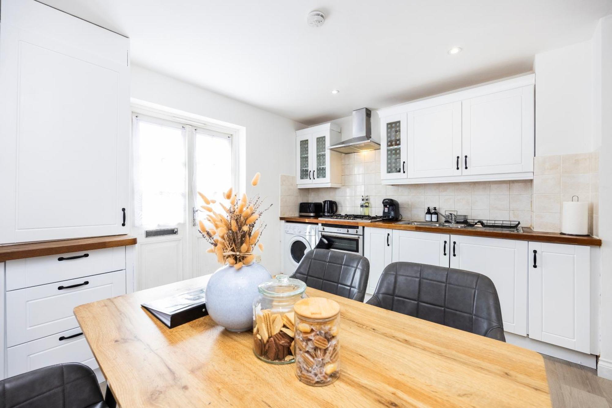 Holiday home Stylish 2 Bedroom London Home With Garden Free Parking Smart Tvs Close To Thames Riverside And Canary Wharf *