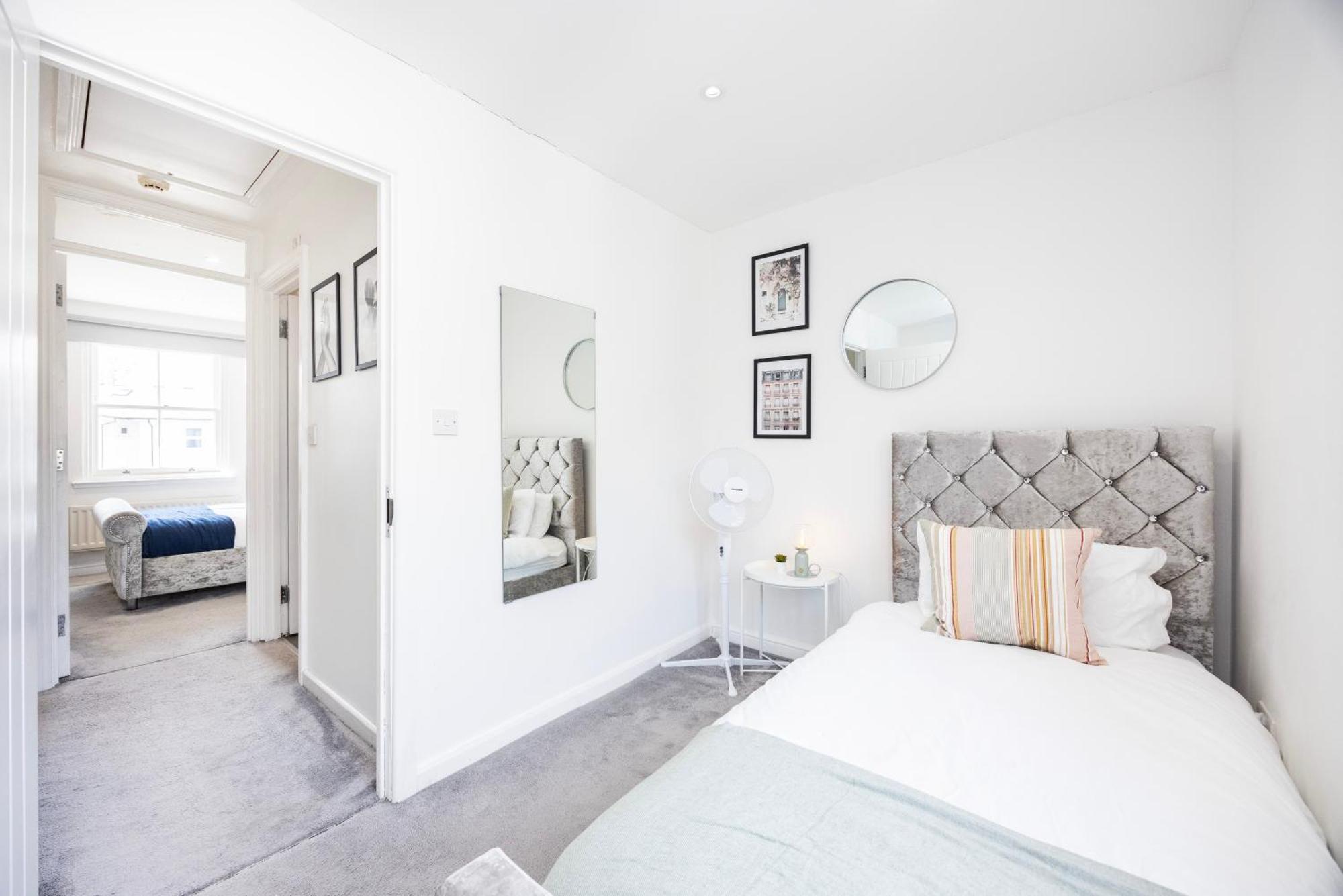 Stylish 2 Bedroom London Home With Garden Free Parking Smart Tvs Close To Thames Riverside And Canary Wharf London
