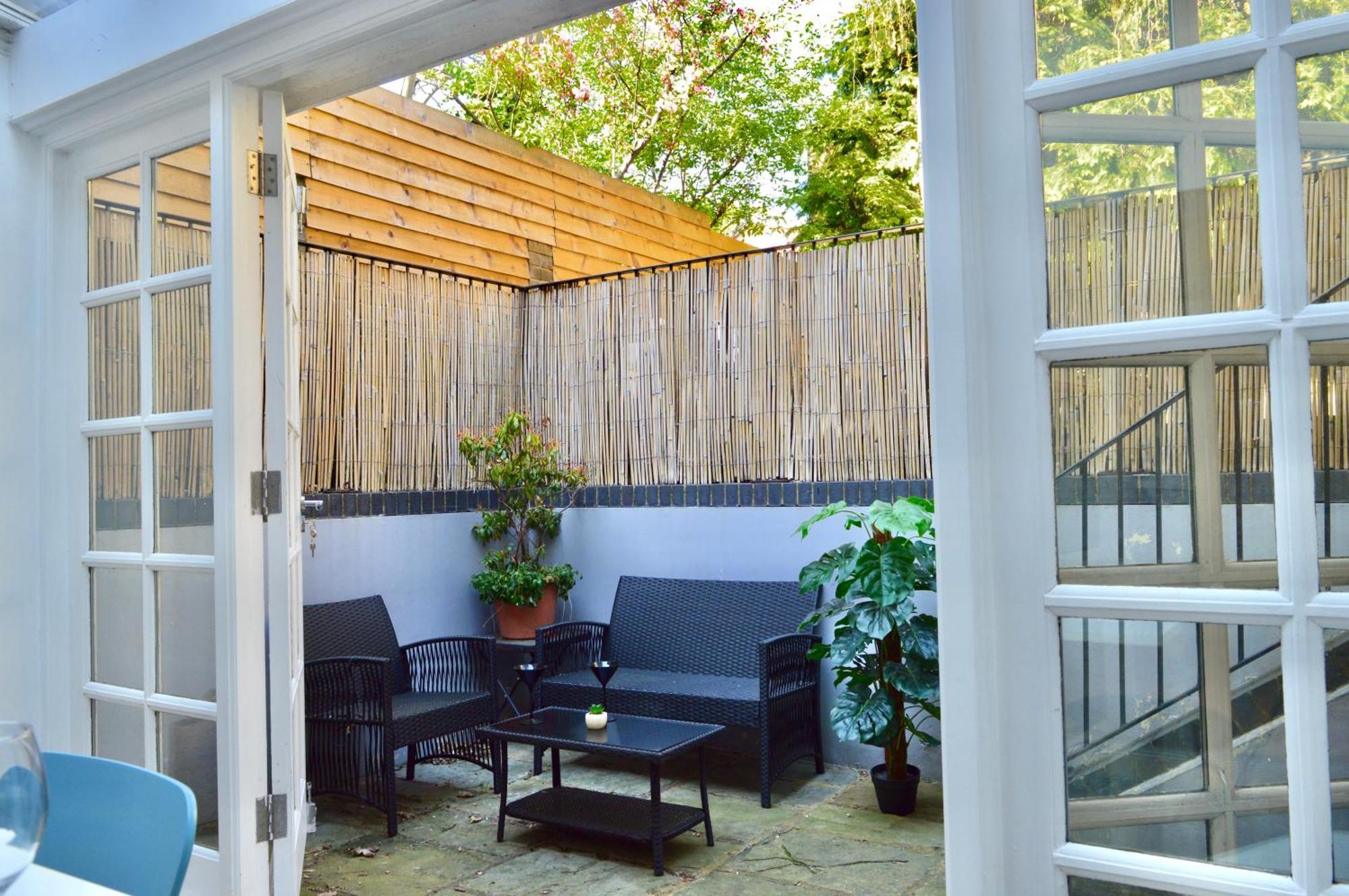 Apartment Deluxe Maisonette Oval, Sleeps 4, Garden & Hammock 2 Bedrooms - Open For Business Stays, Relocators, Long Stays, Contractors *