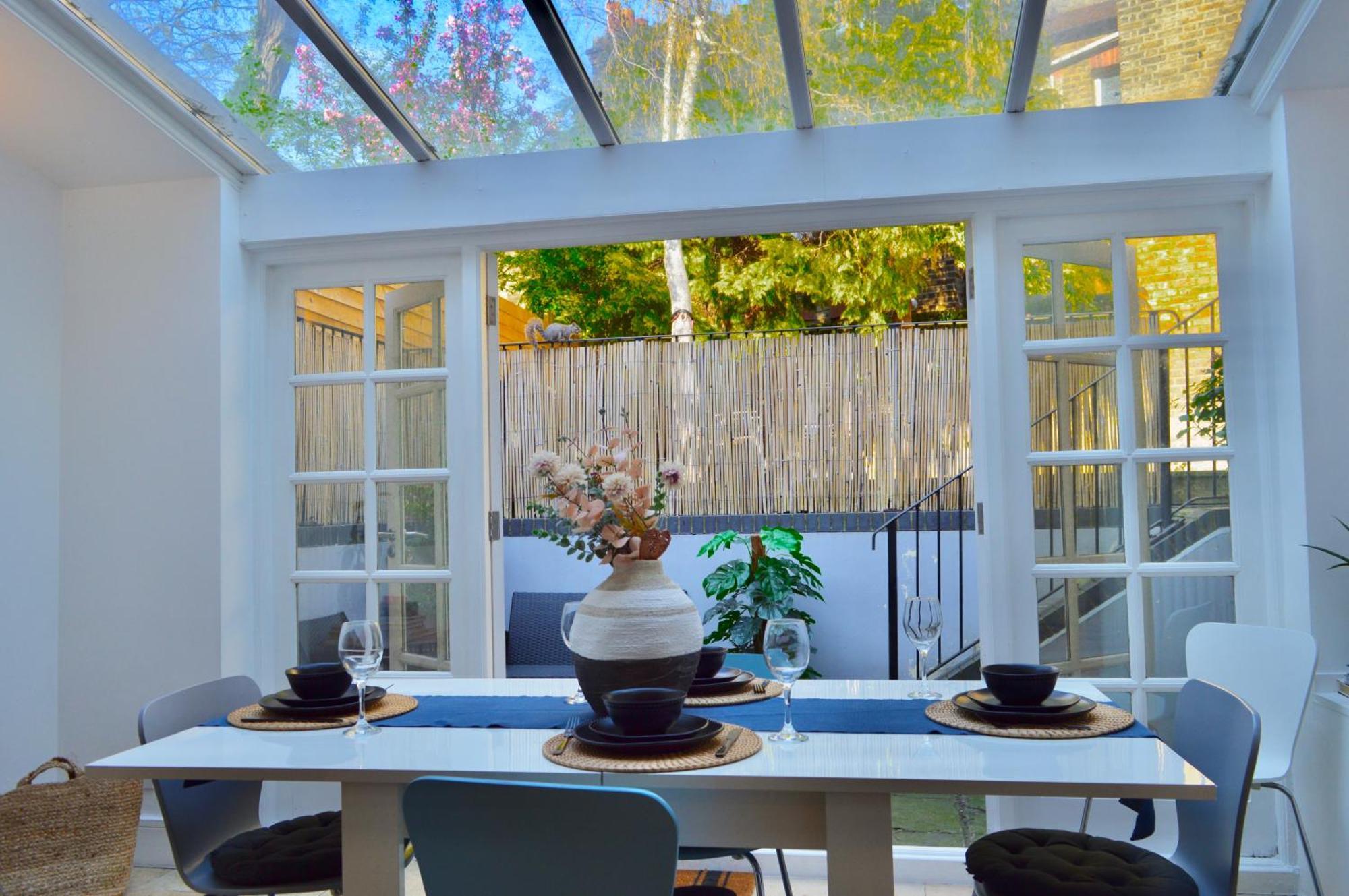 Deluxe Maisonette Oval, Sleeps 4, Garden & Hammock 2 Bedrooms - Open For Business Stays, Relocators, Long Stays, Contractors *