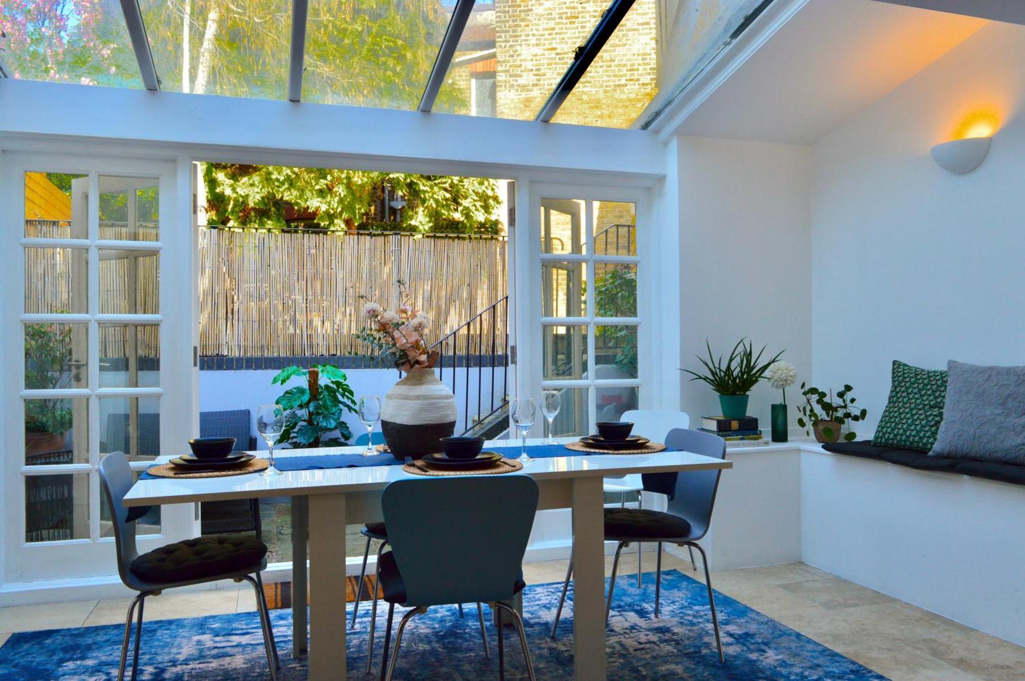 Deluxe Maisonette Oval, Sleeps 4, Garden & Hammock 2 Bedrooms - Open For Business Stays, Relocators, Long Stays, Contractors