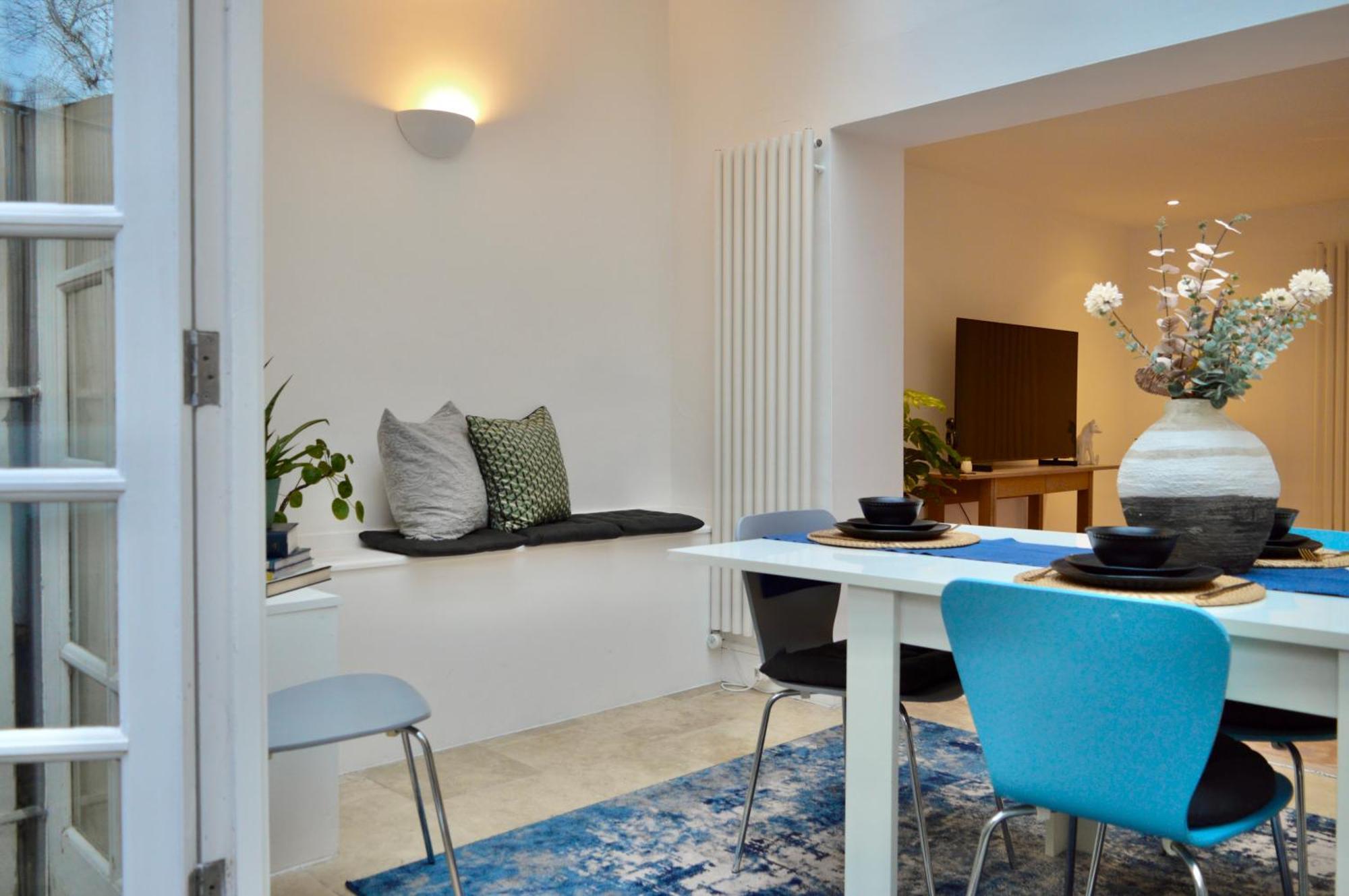 Apartment Deluxe Maisonette Oval, Sleeps 4, Garden & Hammock 2 Bedrooms - Open For Business Stays, Relocators, Long Stays, Contractors
