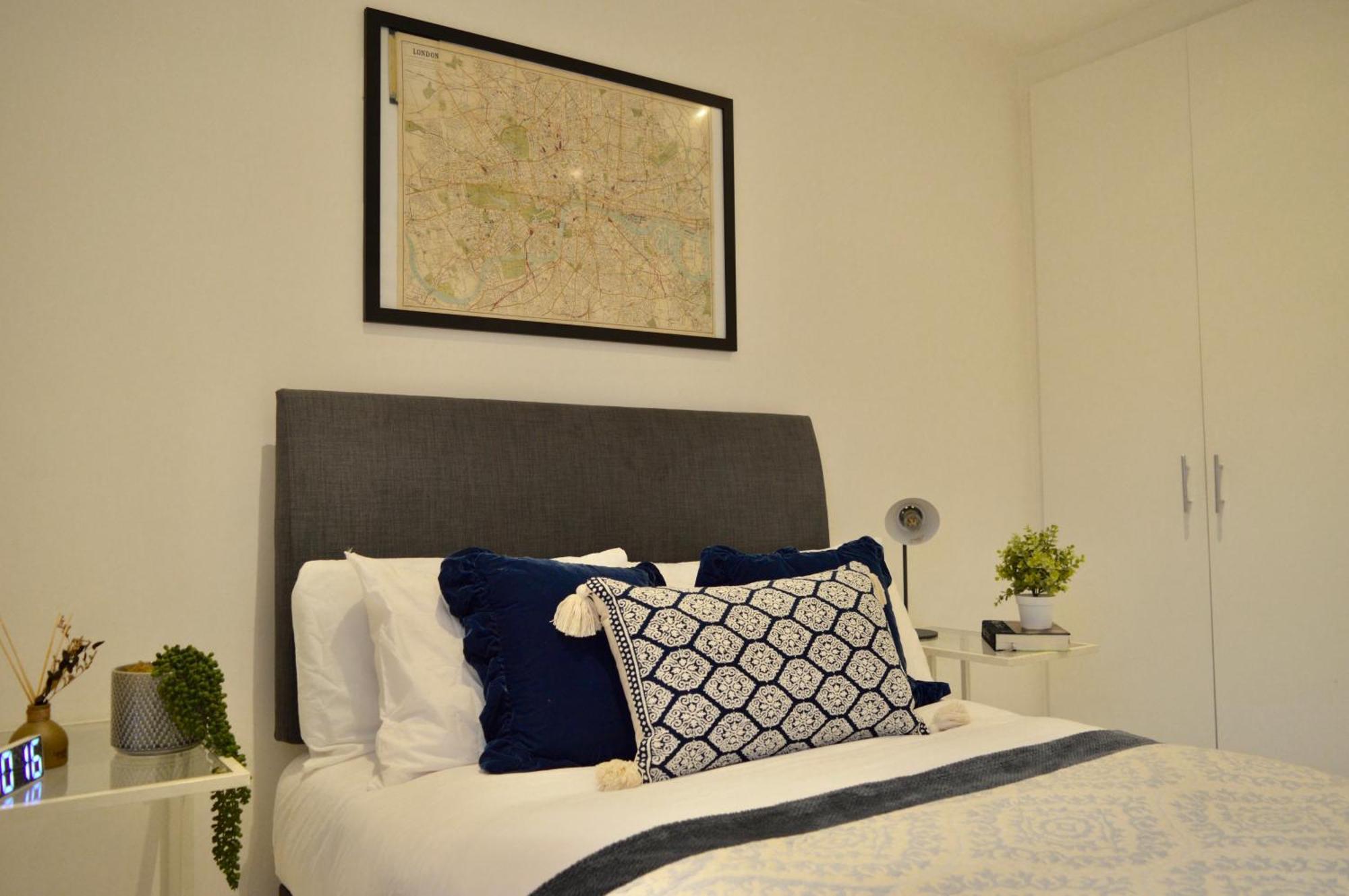 Deluxe Maisonette Oval, Sleeps 4, Garden & Hammock 2 Bedrooms - Open For Business Stays, Relocators, Long Stays, Contractors Apartment London