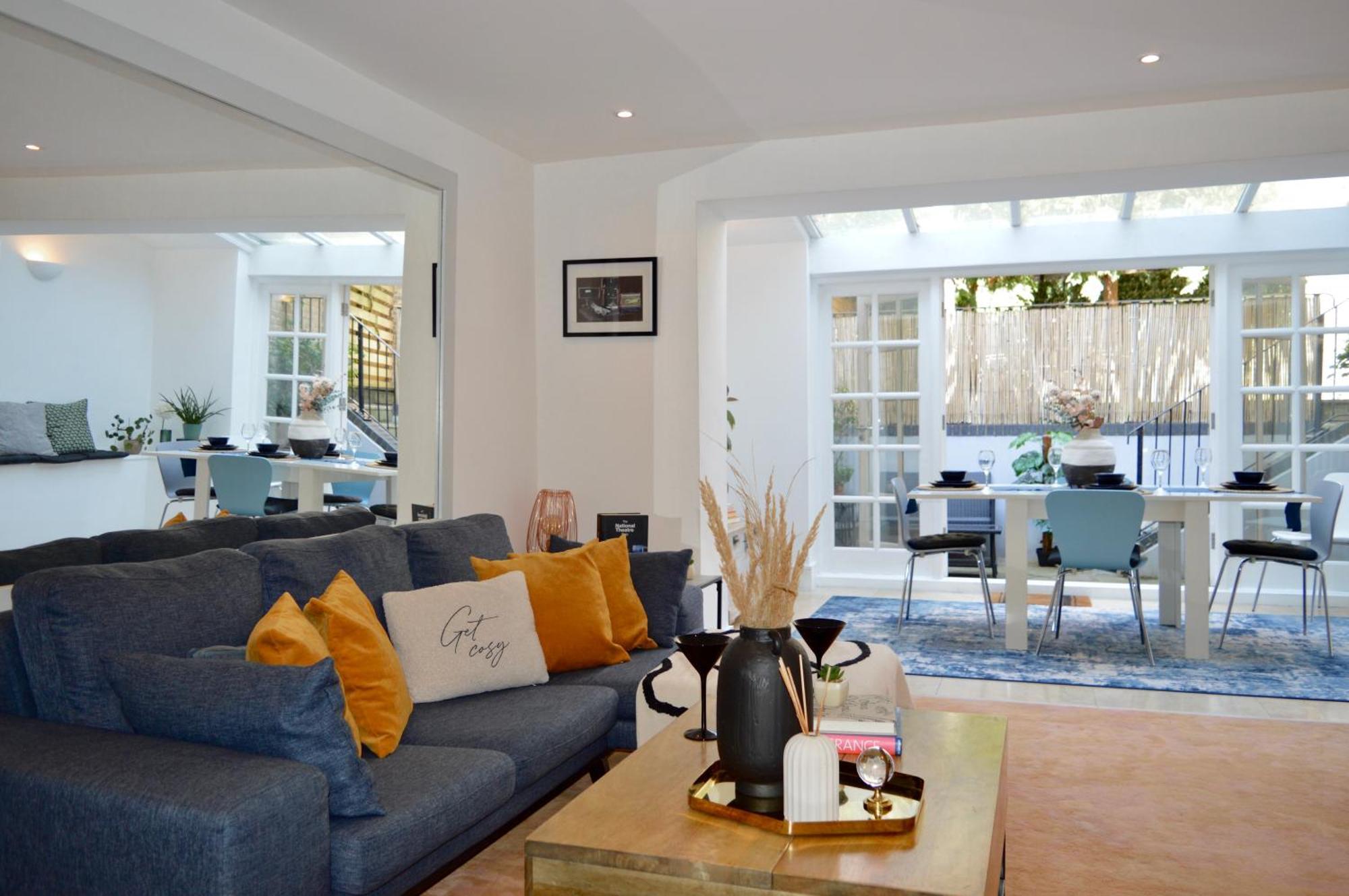 Apartment Deluxe Maisonette Oval, Sleeps 4, Garden & Hammock 2 Bedrooms - Open For Business Stays, Relocators, Long Stays, Contractors London