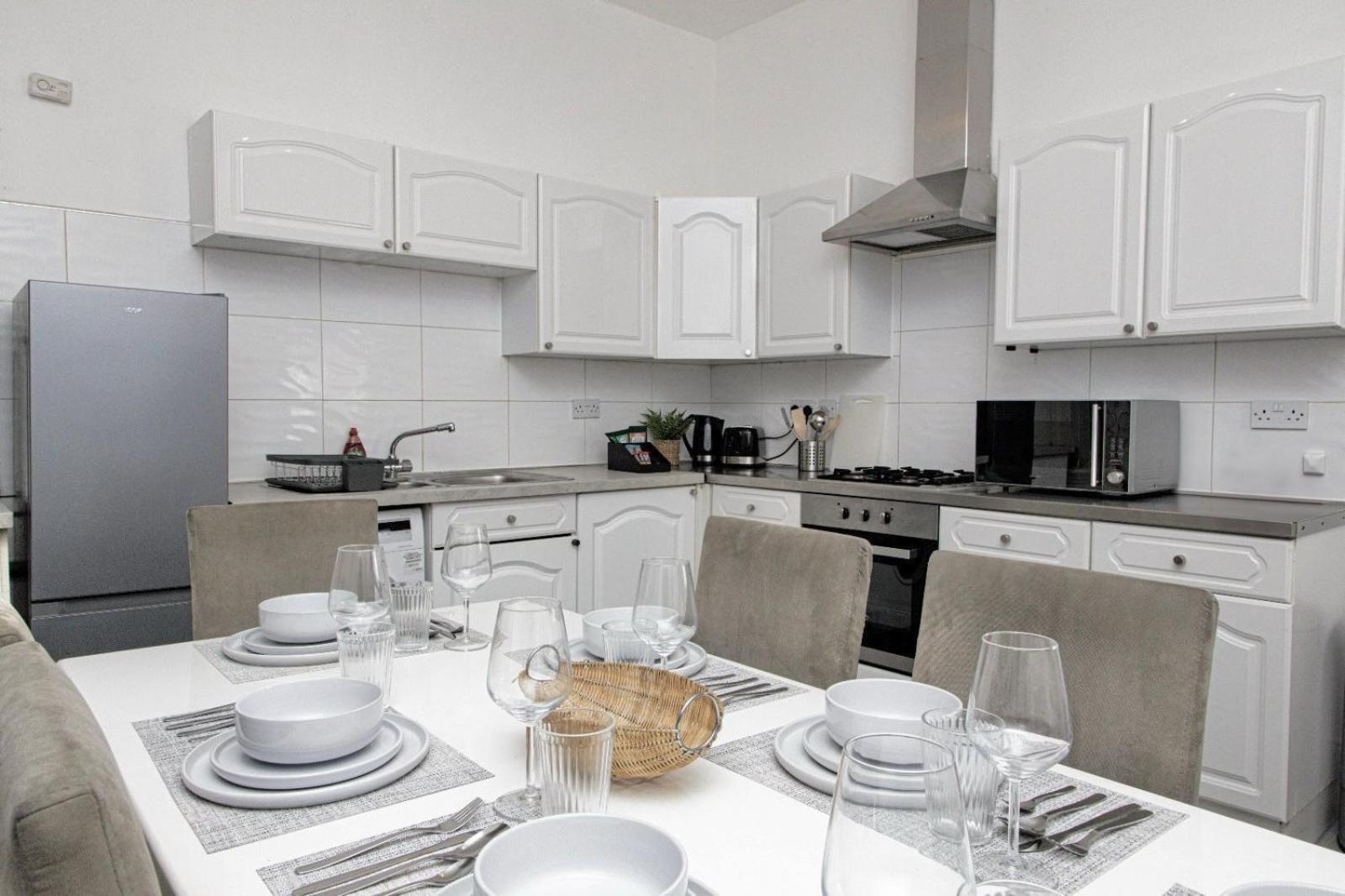 Apartamento 3 Bed, 2 Bath With Terrace & Local Entertainment