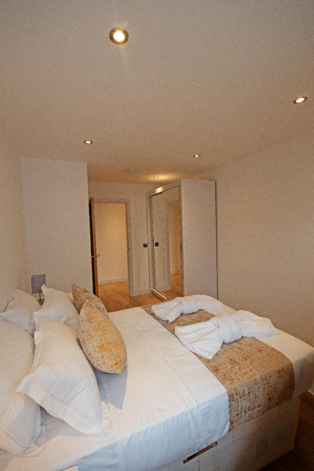 Hoxton 2 Bdr 2 Bath Balcony *