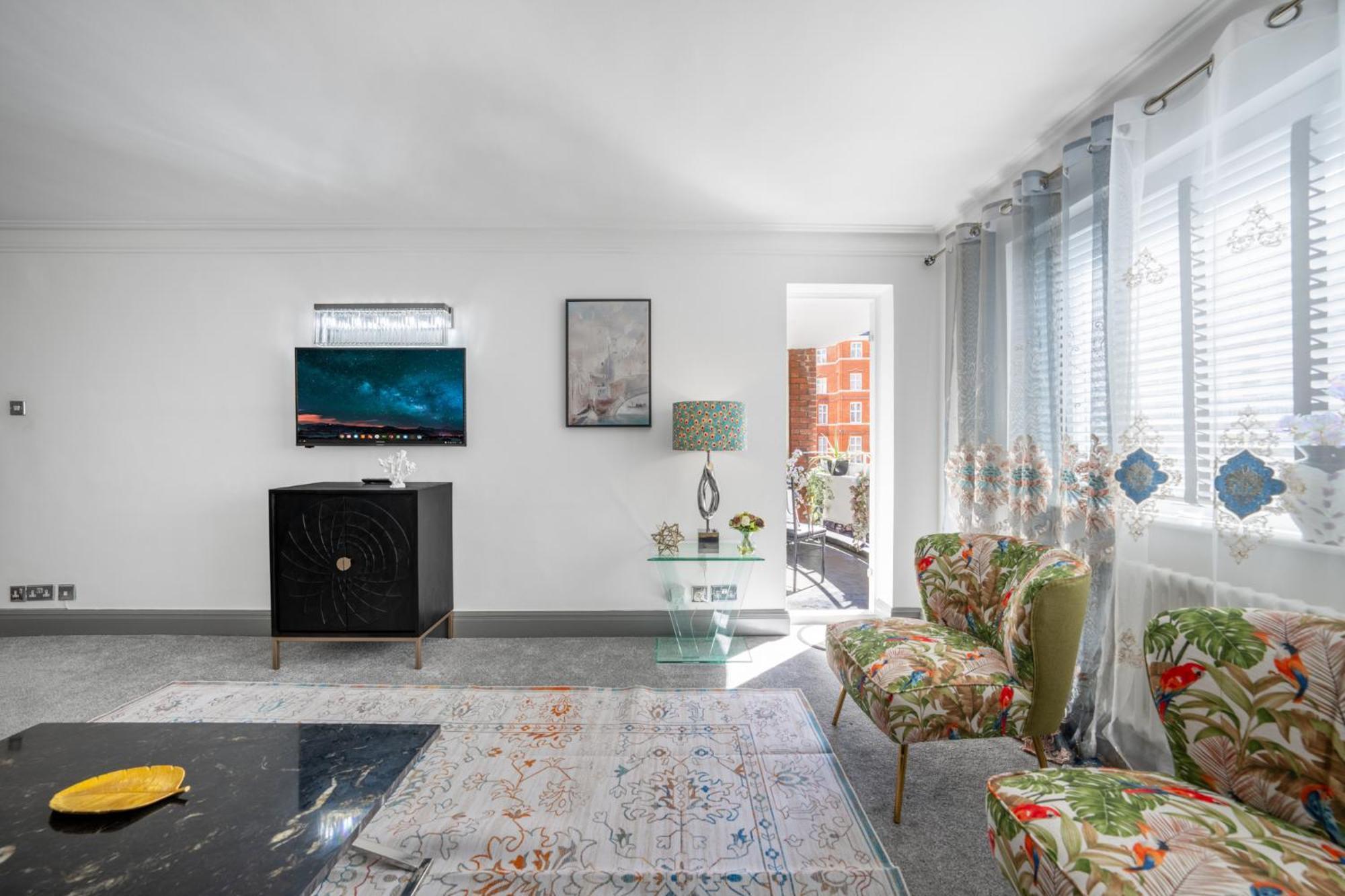 Deluxe With Terrace Over Harrods Apartment *