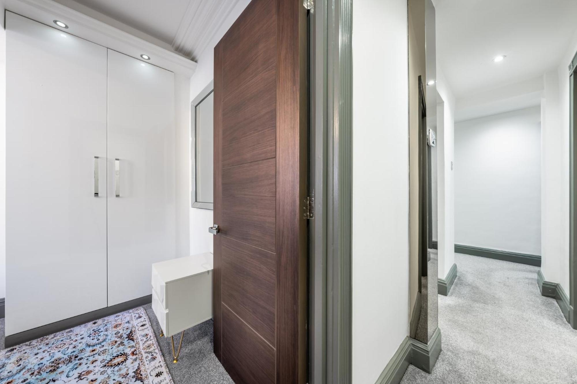 Deluxe With Terrace Over Harrods Apartment London