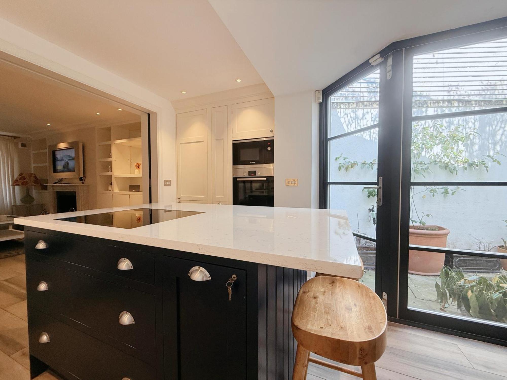 Stylish 3-bedroom Terrace House Near Earls Court London