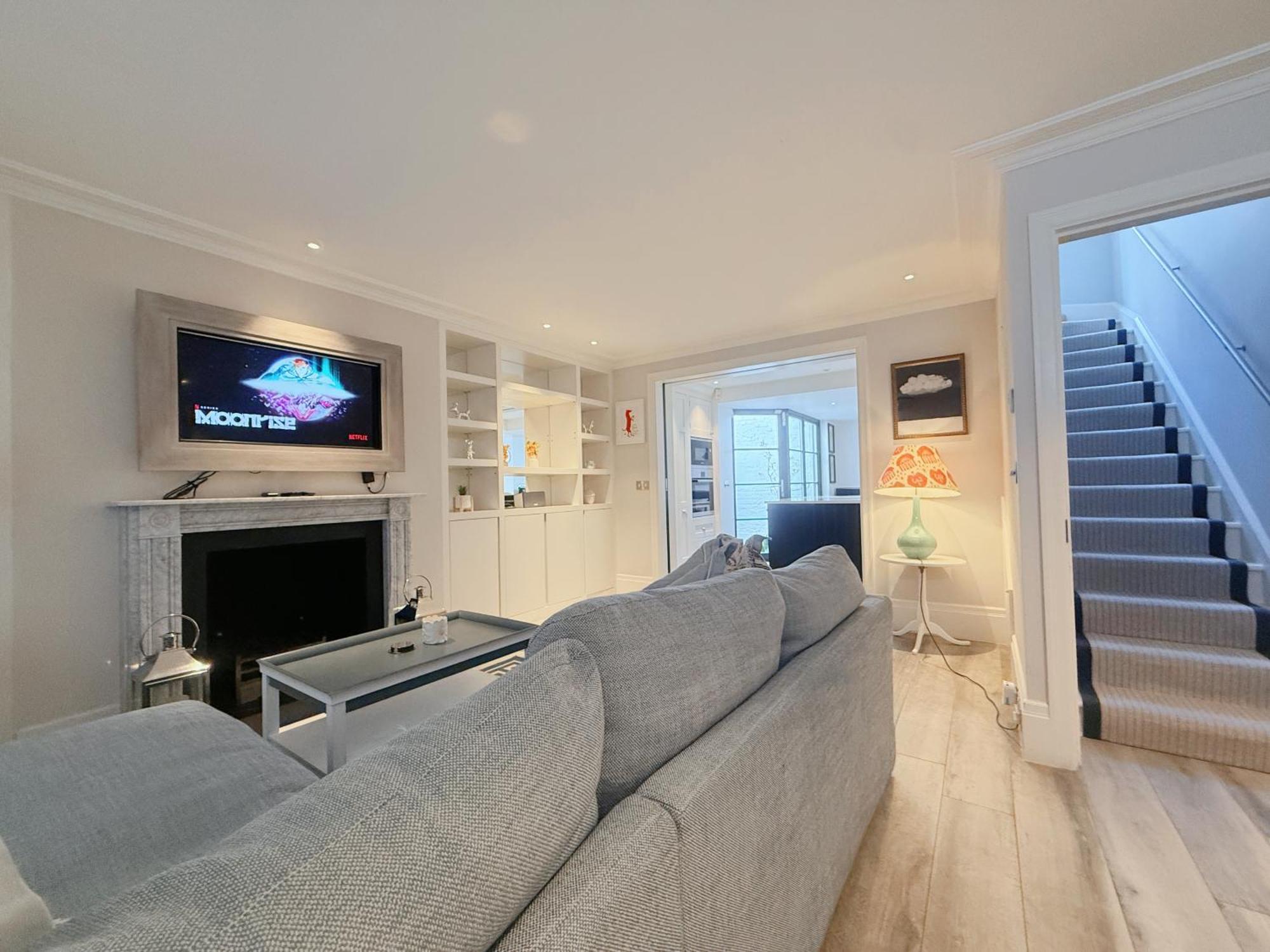 Stylish 3-bedroom Terrace House Near Earls Court * London