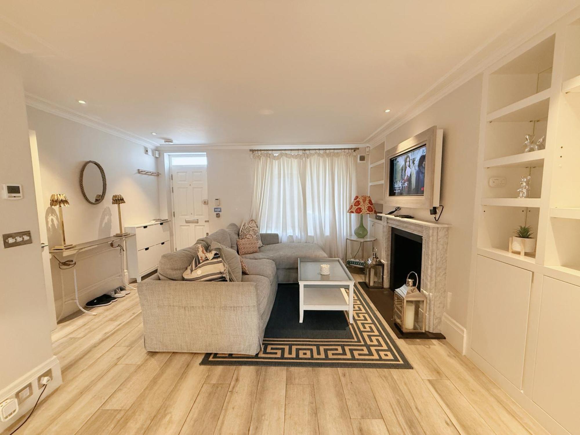 Stylish 3-bedroom Terrace House Near Earls Court * London
